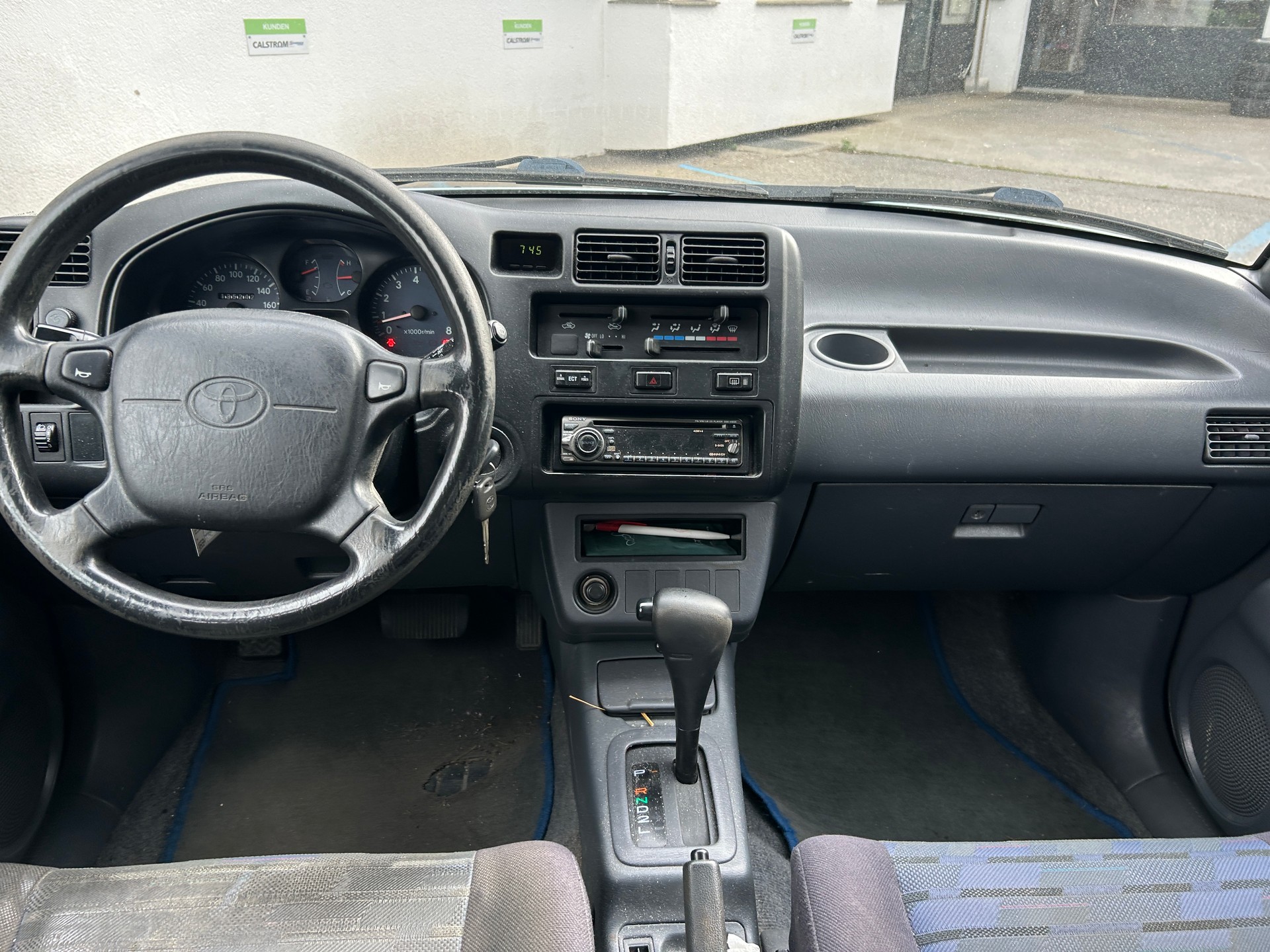 TOYOTA RAV-4-image-11