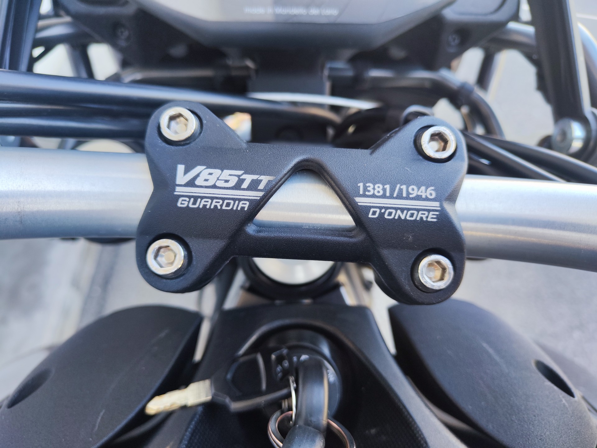 MOTO GUZZI V85 TT Guardia d'Onore-showroom-element-3