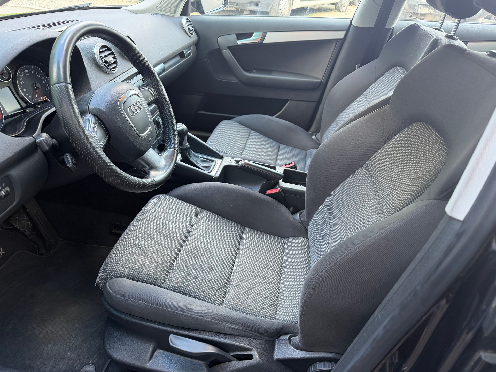 AUDI A3 Sportback 2.0 TDI Ambiente quattro-image-6