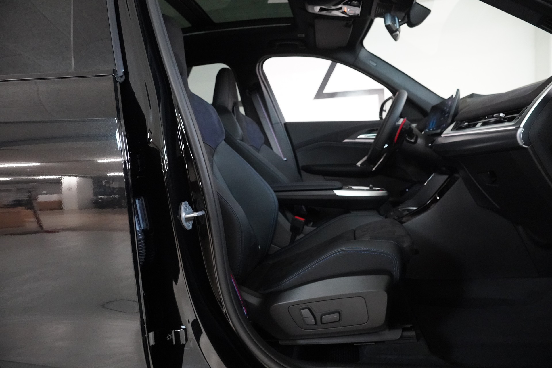 BMW X1 xDrive M35i-image-13