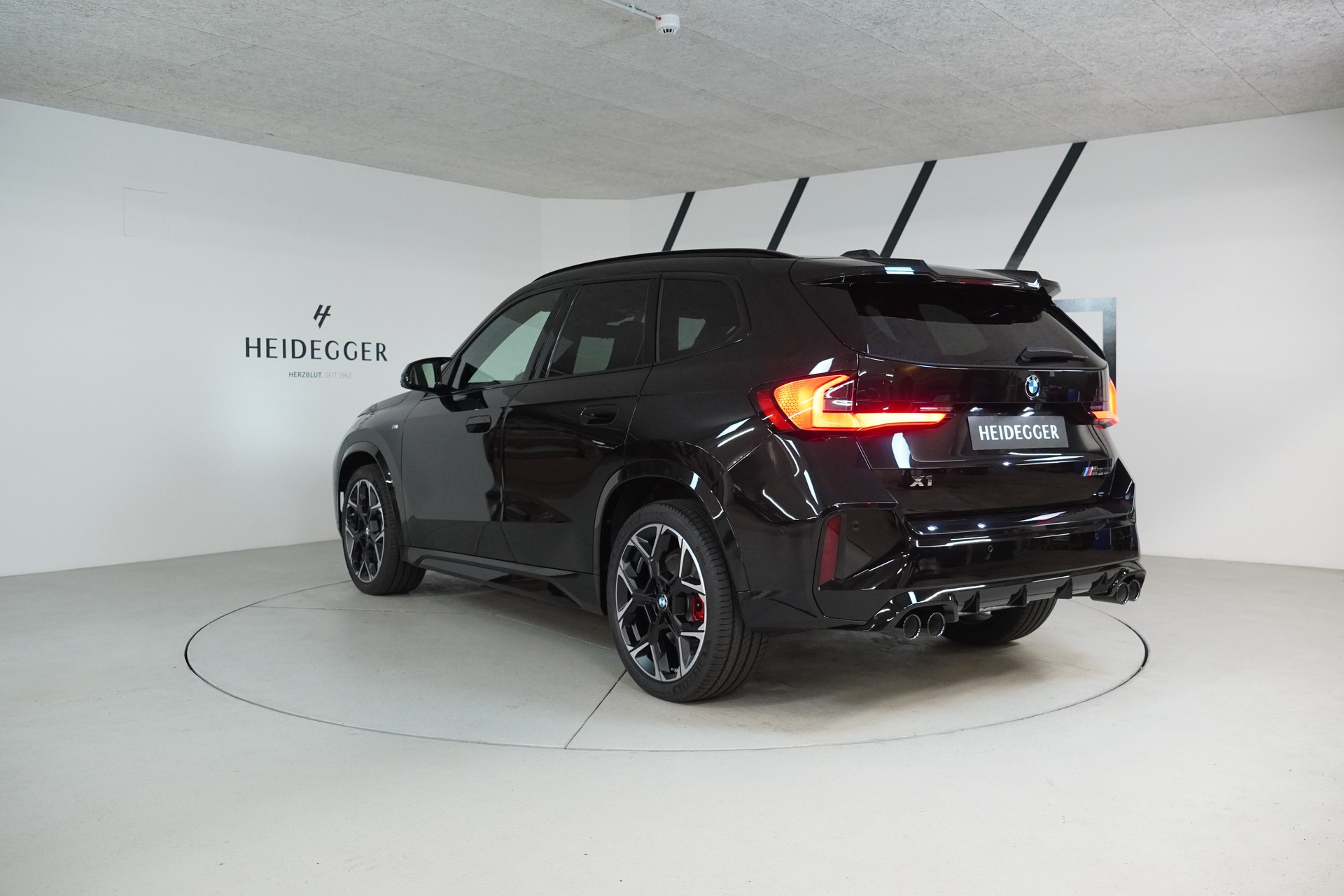 BMW X1 xDrive M35i-image-4