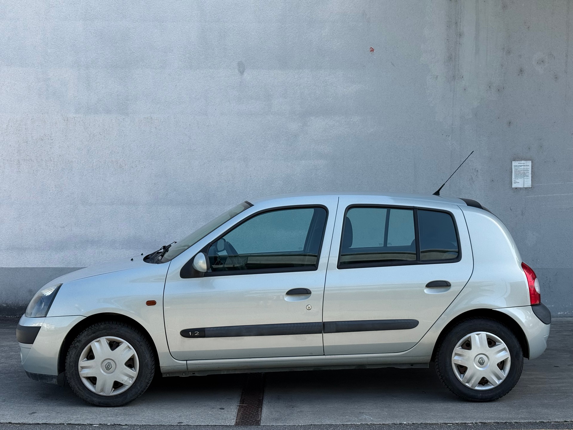 RENAULT Clio 1.2 Expression-showroom-element-1