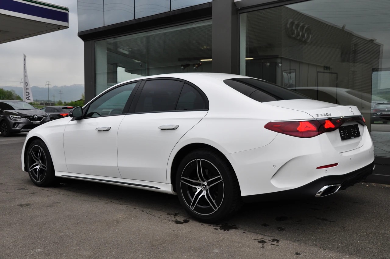 MERCEDES-BENZ E 220 d 9G-Tronic AMG Line-image-4