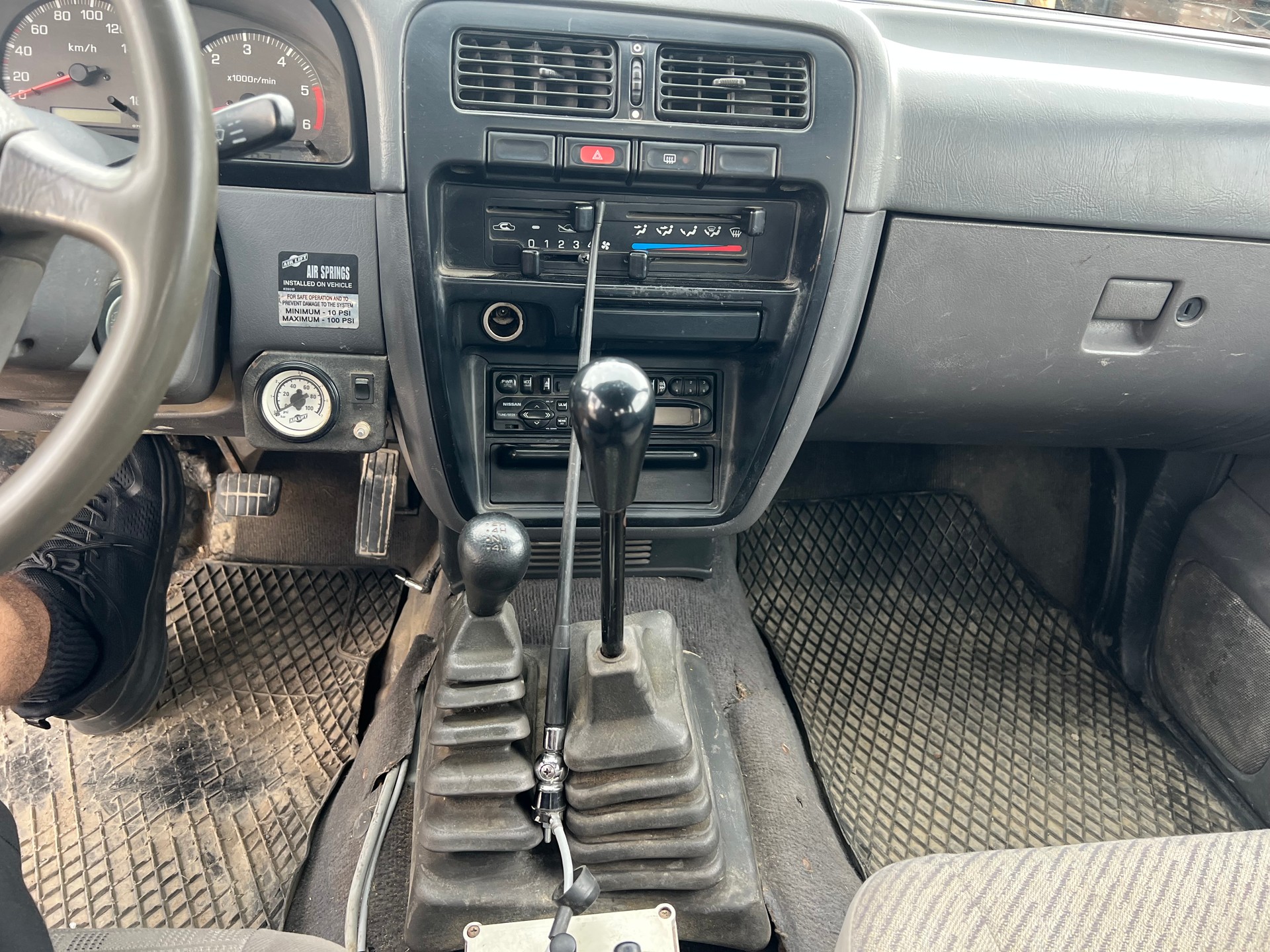 NISSAN King Cab 2.5TDi 4x4-image-16