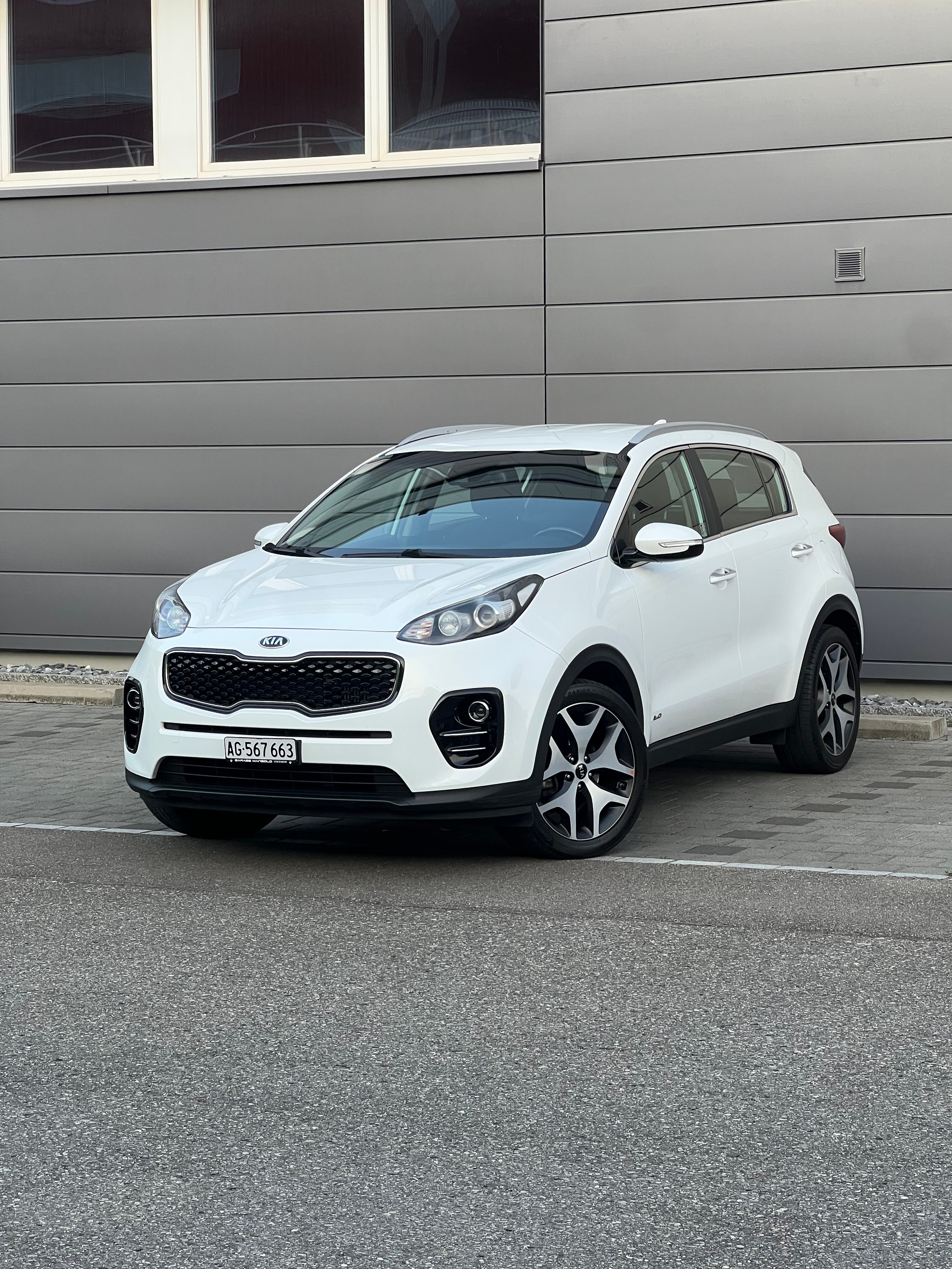 KIA Sportage 2.0 CRDi Trend-image-1