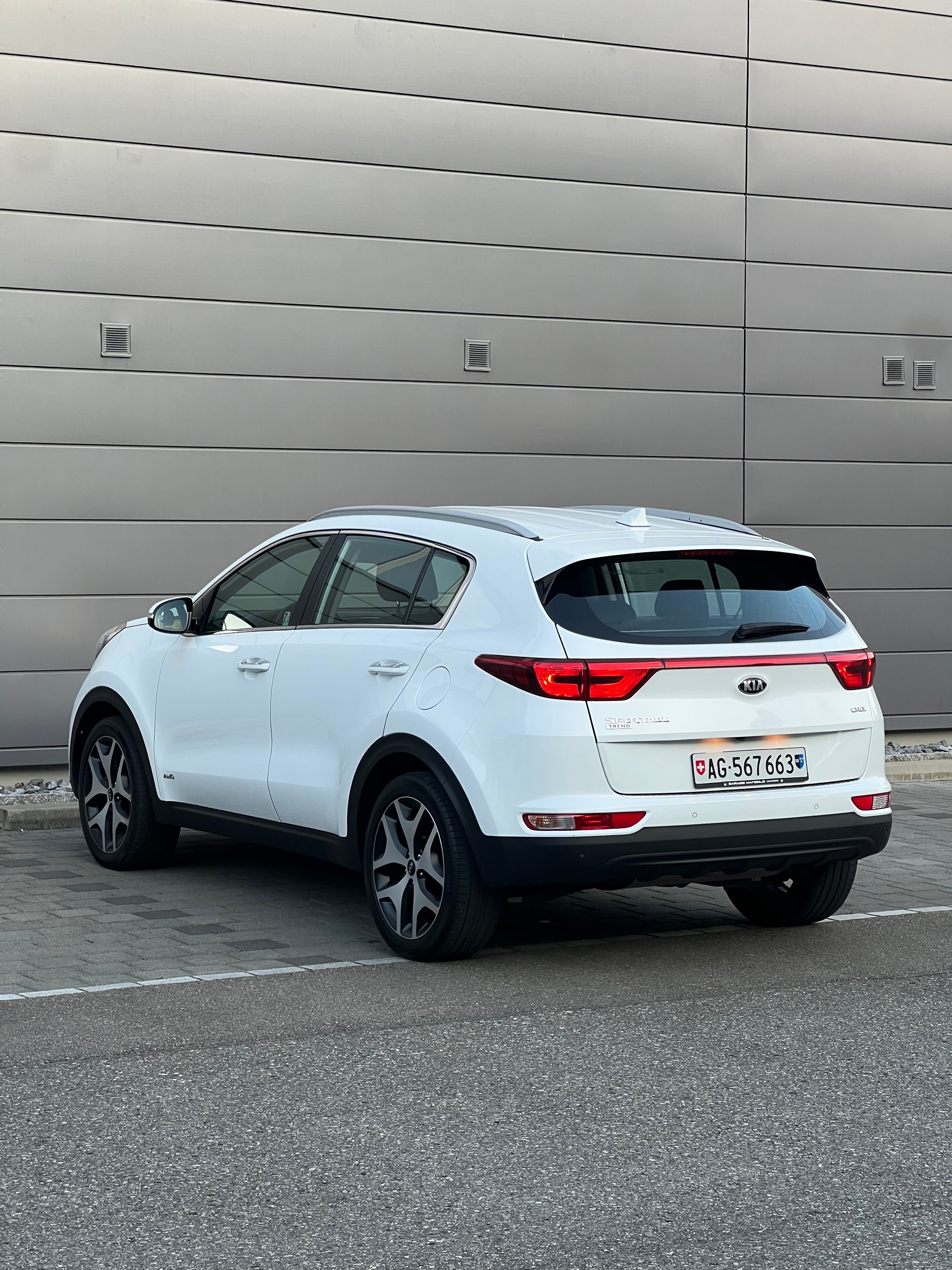 KIA Sportage 2.0 CRDi Trend-image-7
