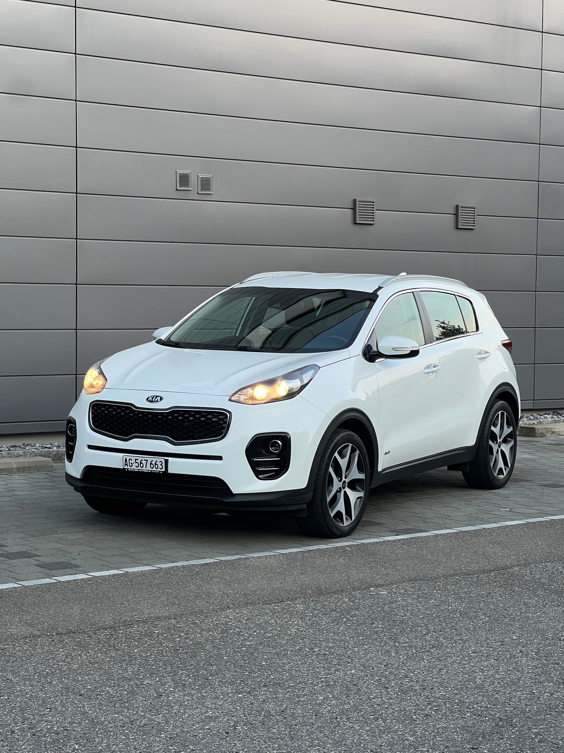 KIA Sportage 2.0 CRDi Trend-image-12