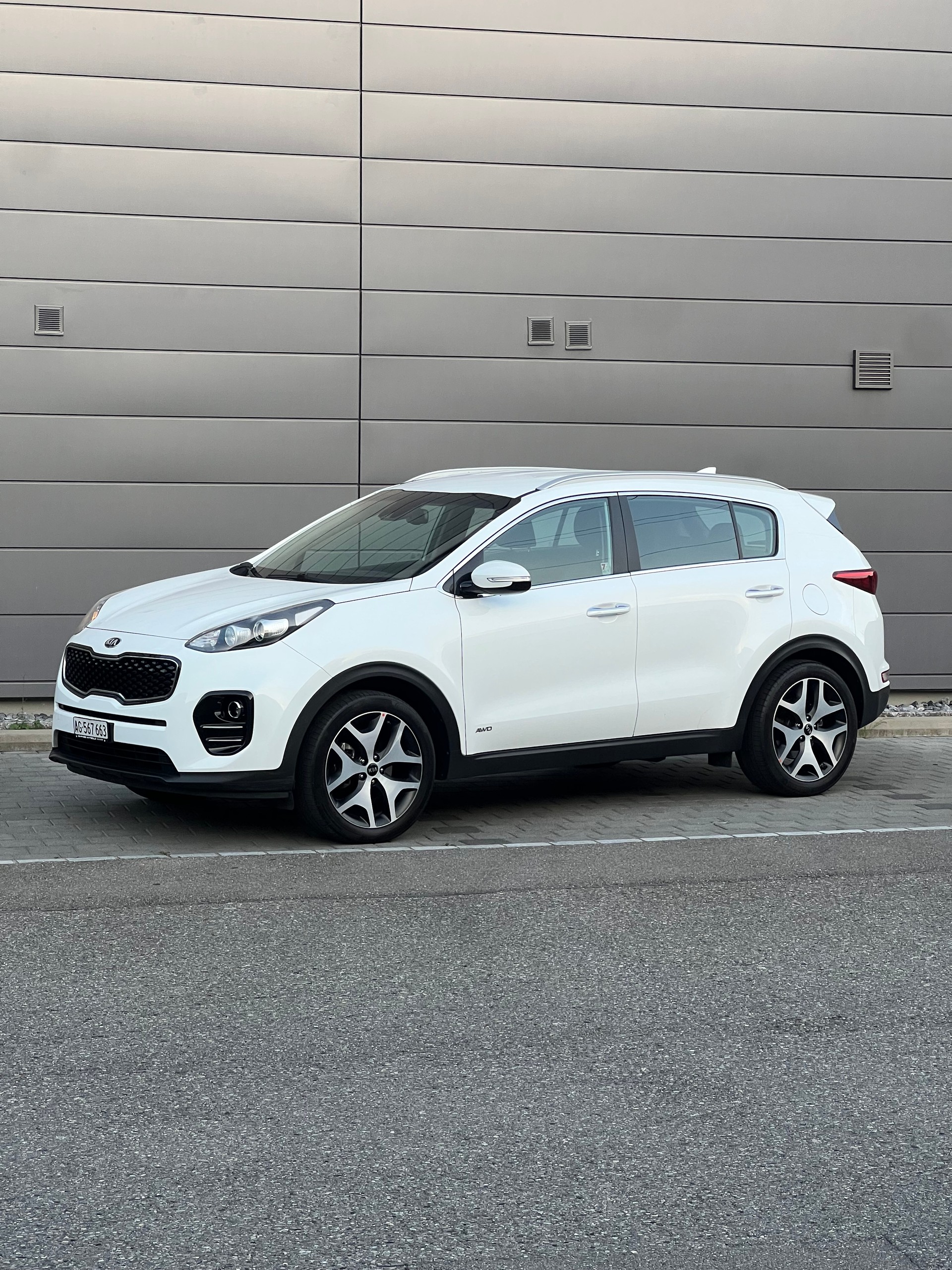KIA Sportage 2.0 CRDi Trend-image-9