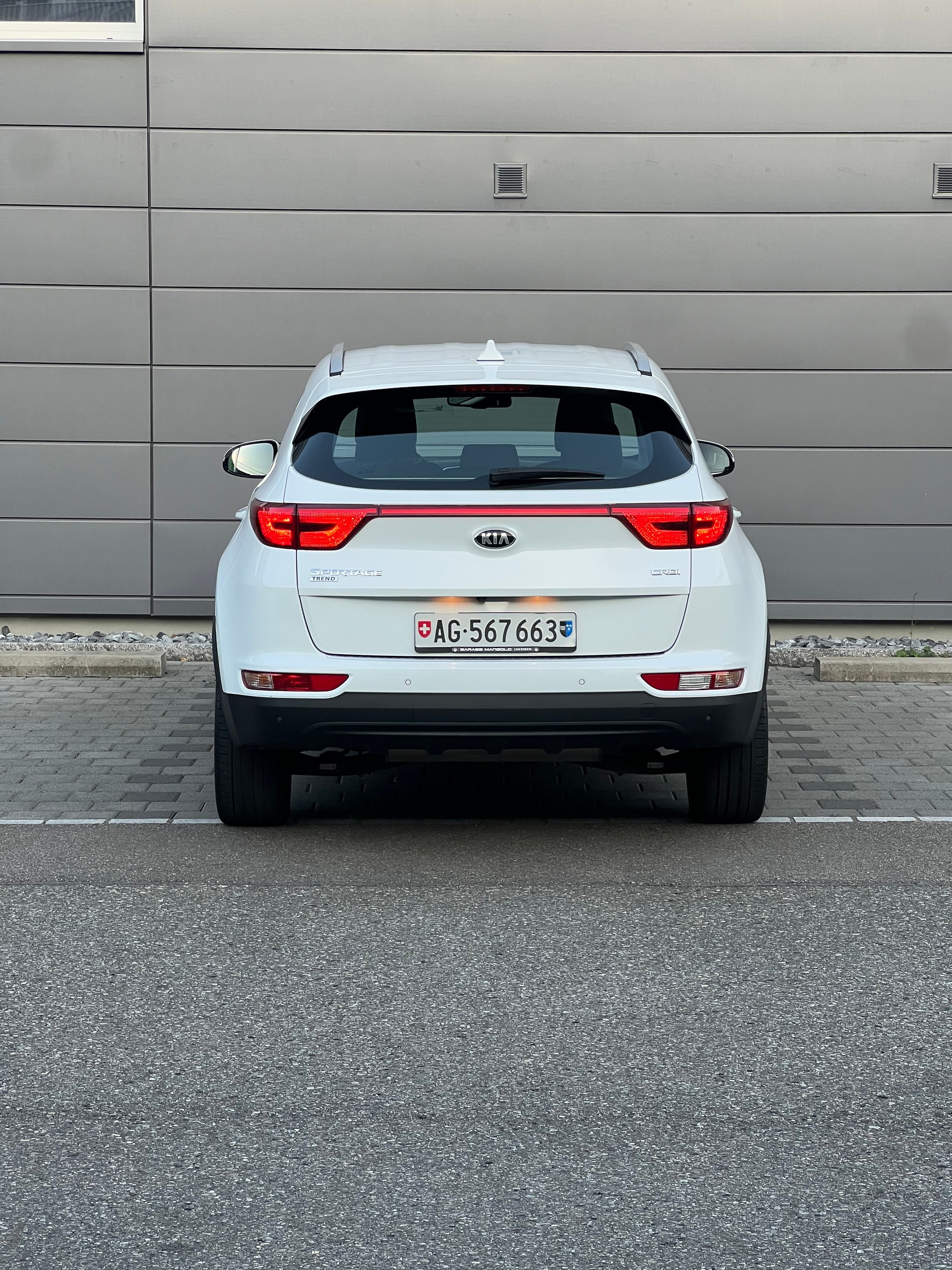 KIA Sportage 2.0 CRDi Trend-image-5
