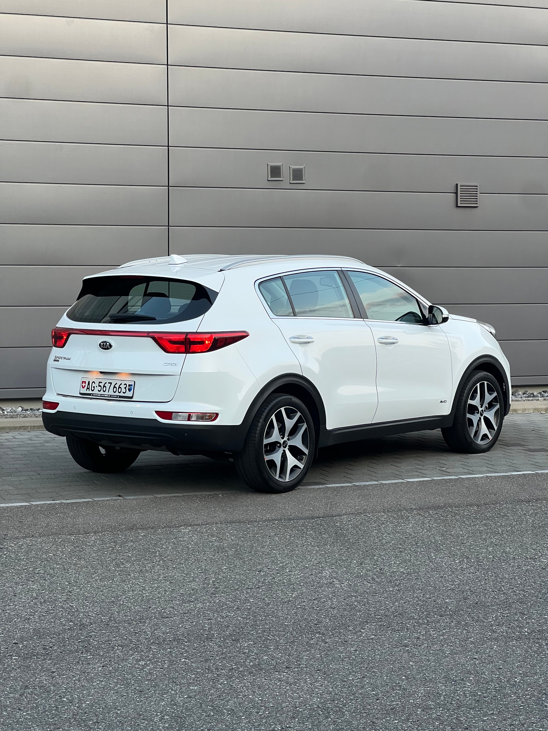 KIA Sportage 2.0 CRDi Trend-image-8