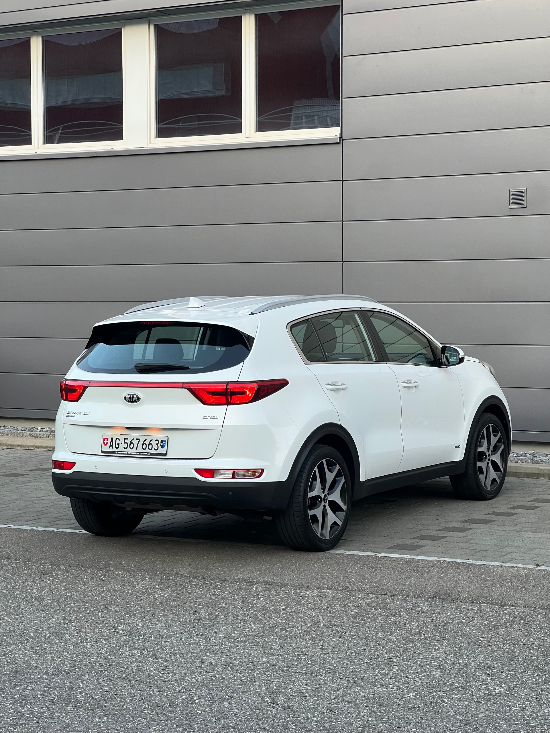 KIA Sportage 2.0 CRDi Trend-image-6