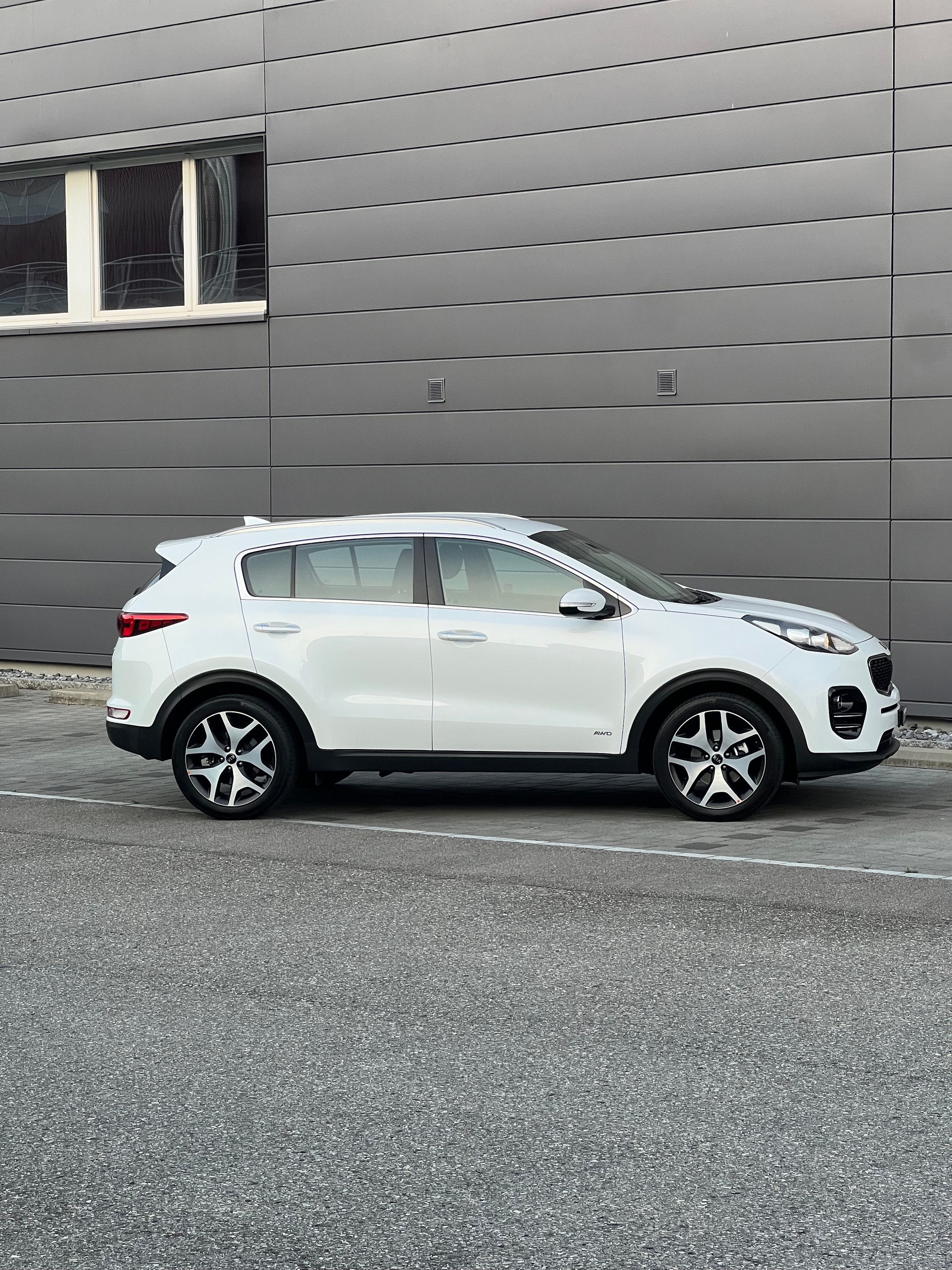 KIA Sportage 2.0 CRDi Trend-image-10