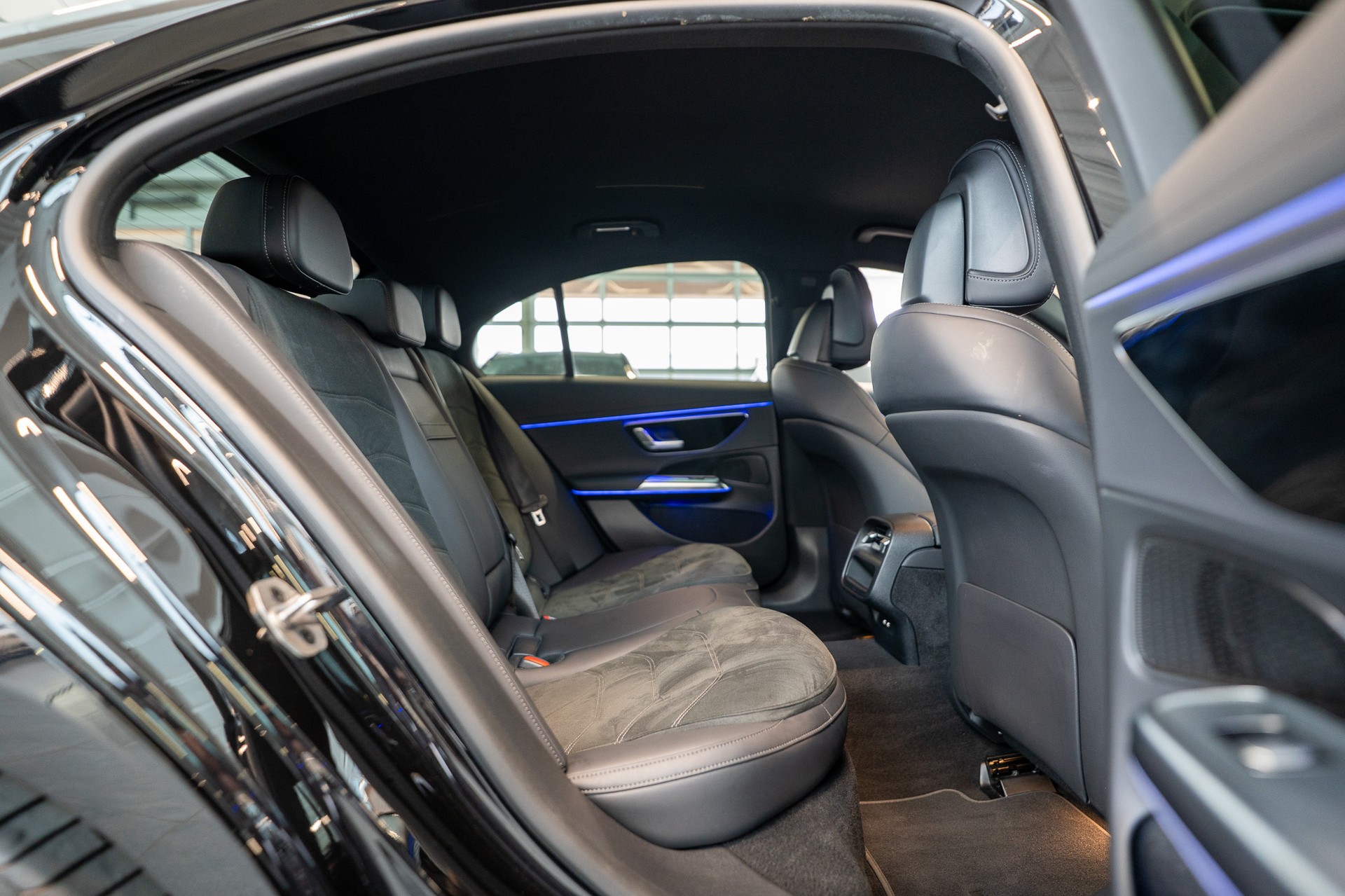 MERCEDES-BENZ E 220 d AMG Line / Superscreen-Hyperscreen / 360° Kamera / 20" Felgen-image-11