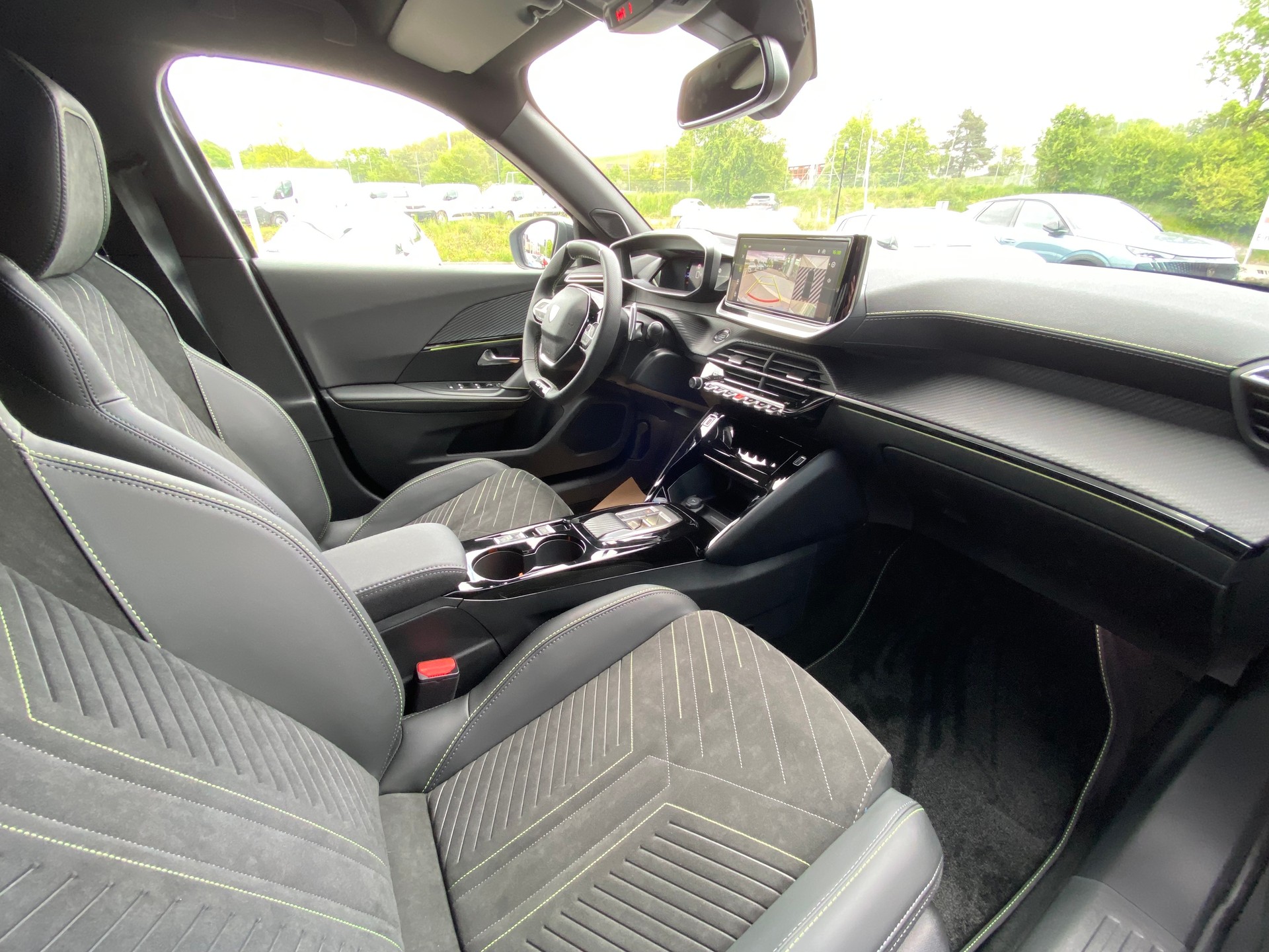 PEUGEOT 2008 1.2 145 MHEV GT-image-8
