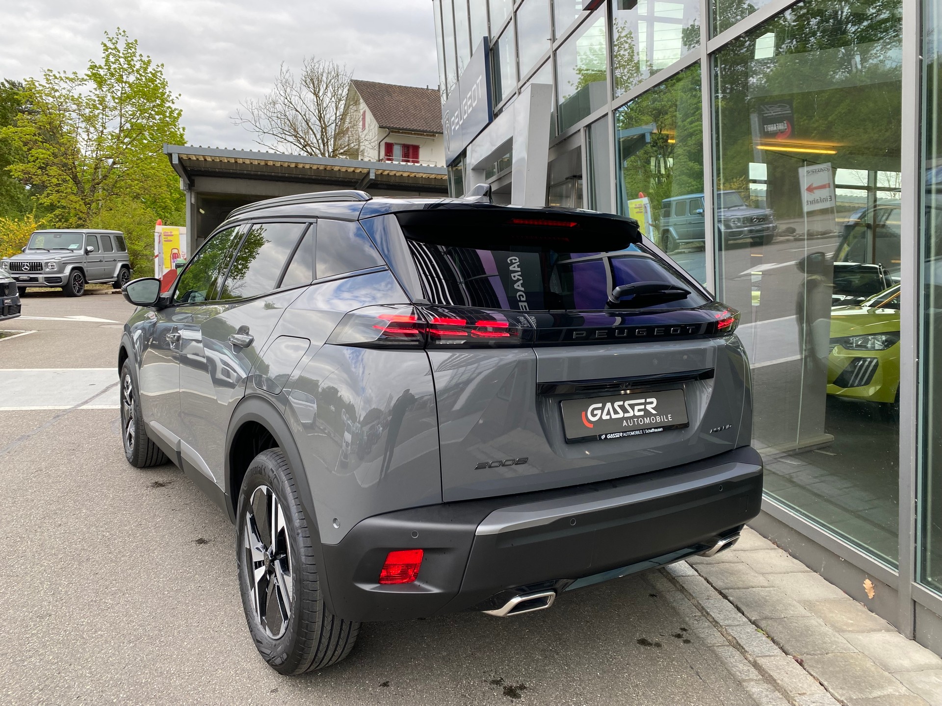 PEUGEOT 2008 1.2 145 MHEV GT-showroom-element-3