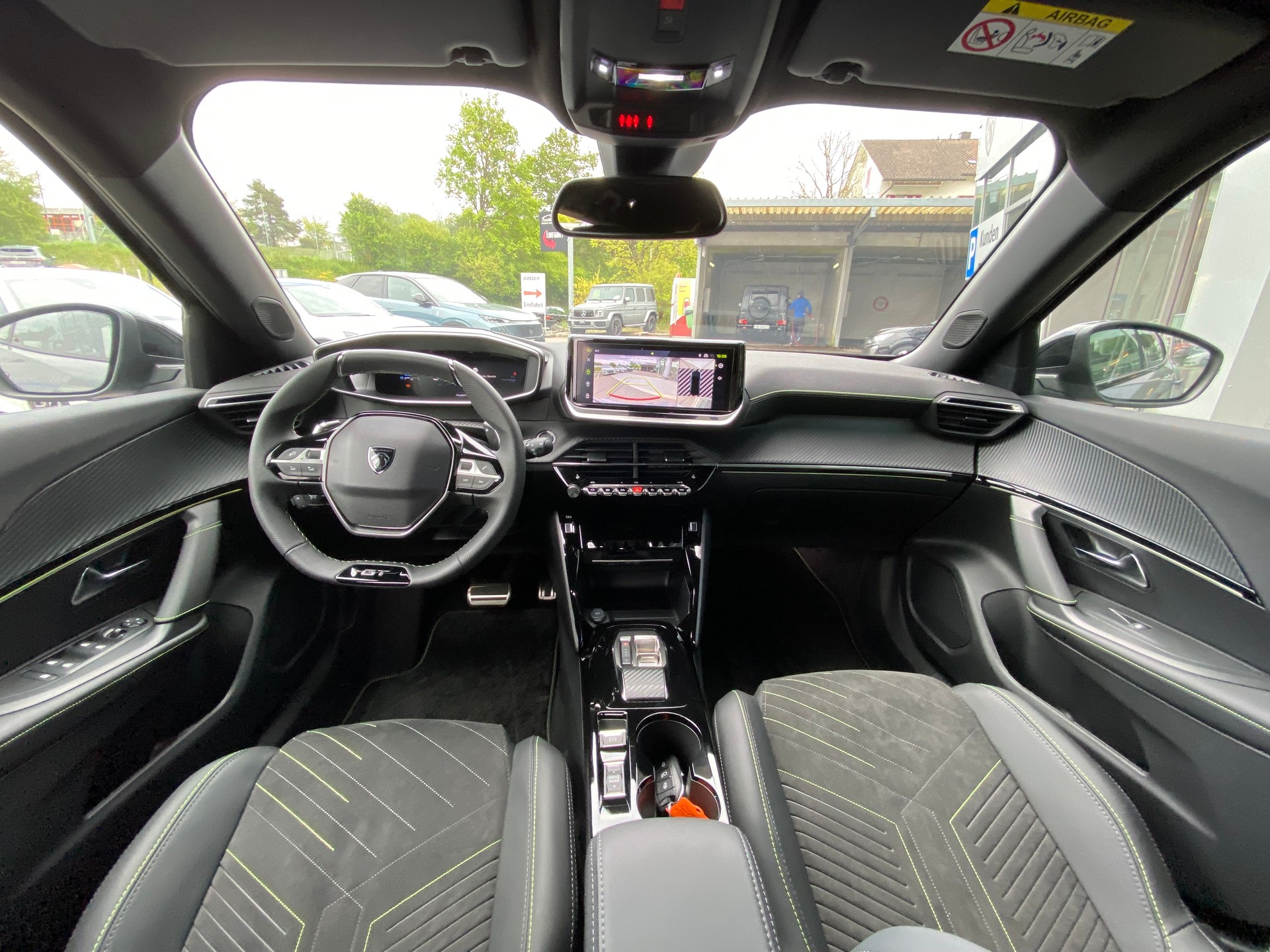 PEUGEOT 2008 1.2 145 MHEV GT-image-7
