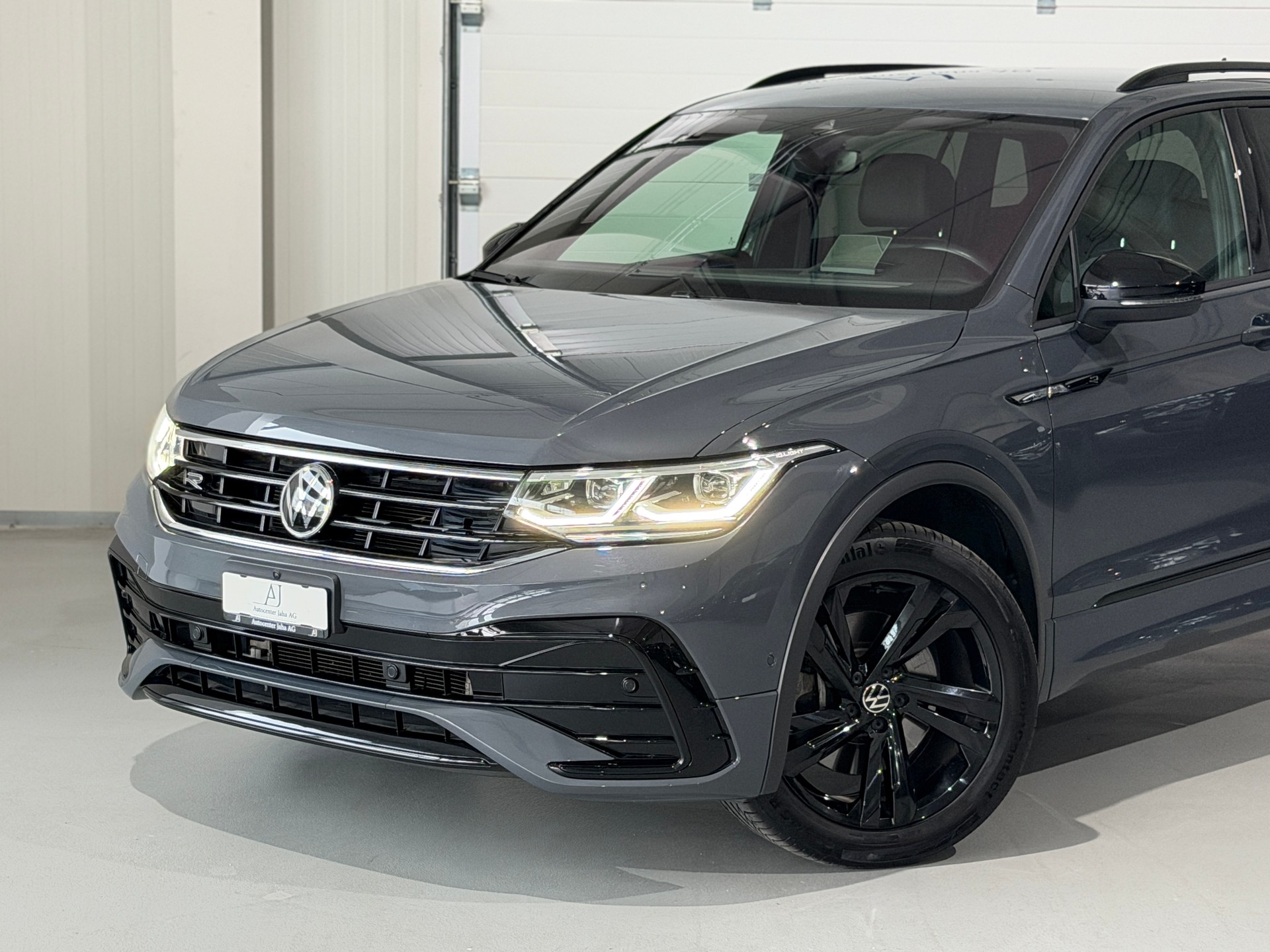 VW Tiguan 2.0TSI R-Line 4Motion DSG (CH) Black Style-image-1