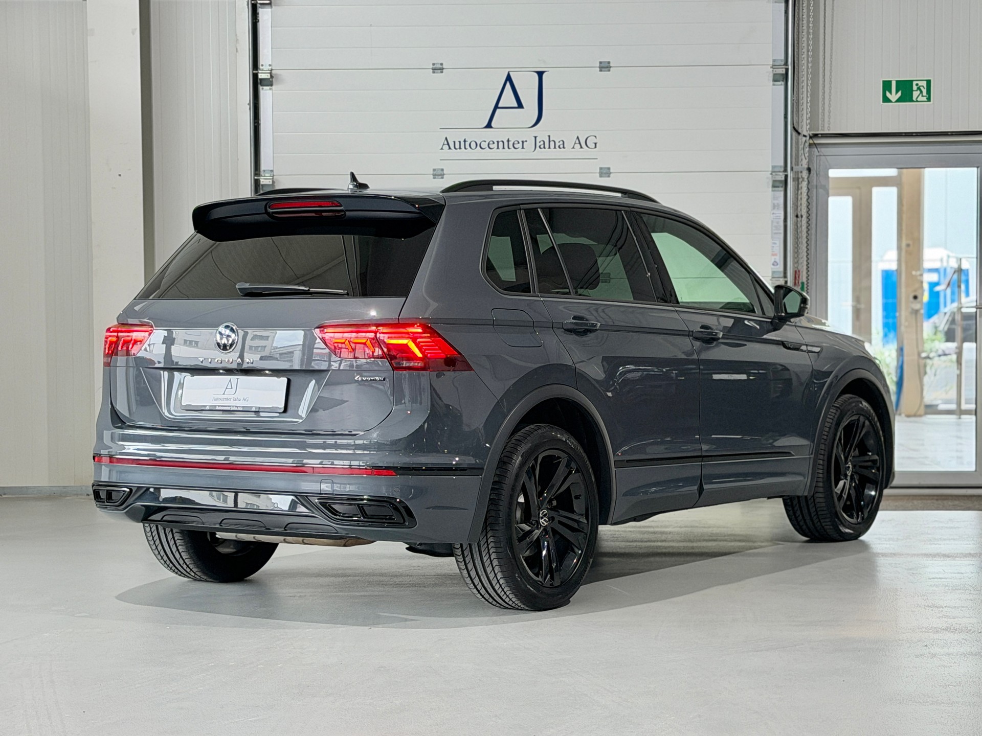 VW Tiguan 2.0TSI R-Line 4Motion DSG (CH) Black Style-image-6