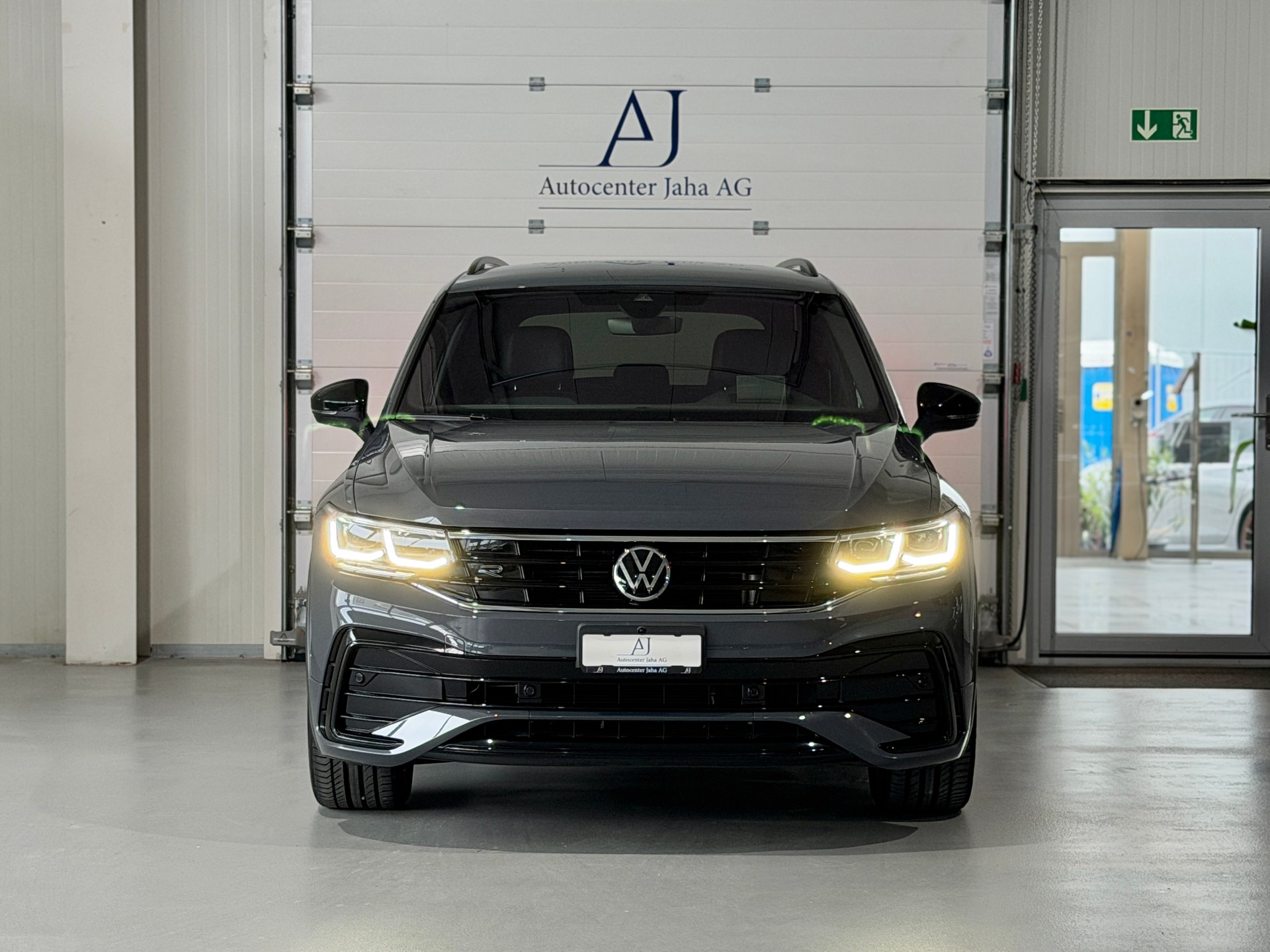 VW Tiguan 2.0TSI R-Line 4Motion DSG (CH) Black Style-image-3