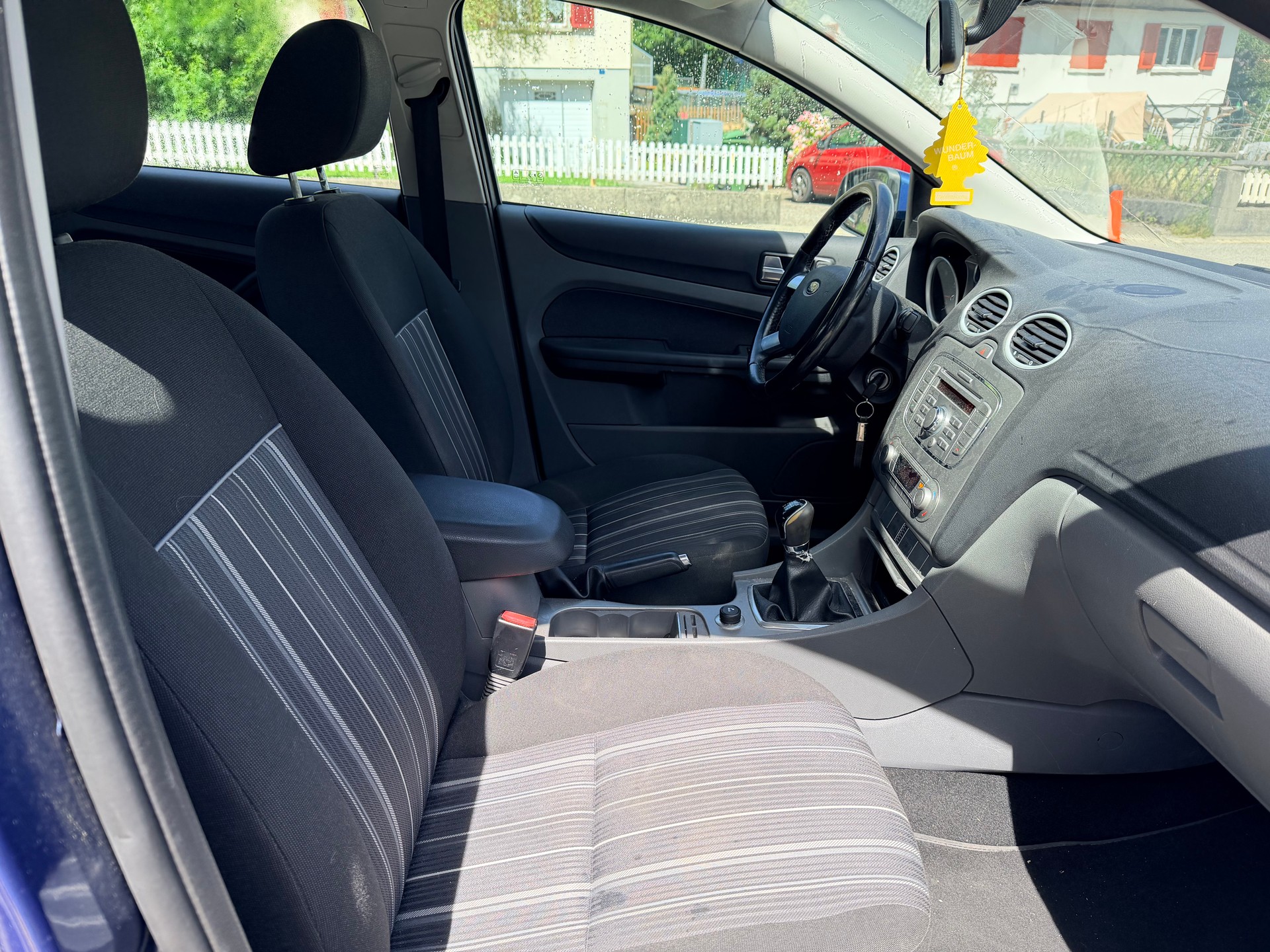 FORD Focus 1.8i Flexifuel Ambiente-image-5