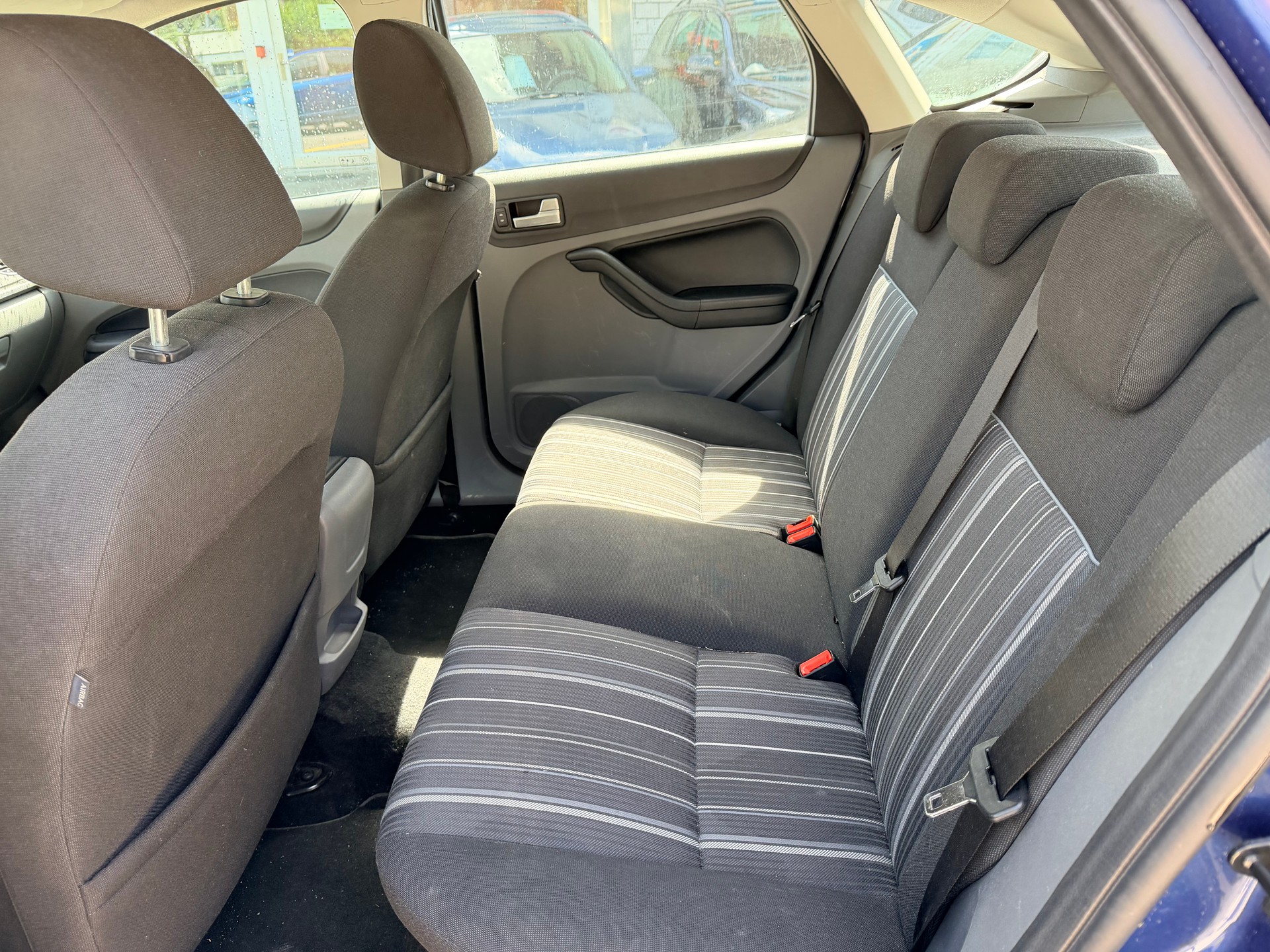 FORD Focus 1.8i Flexifuel Ambiente-image-6