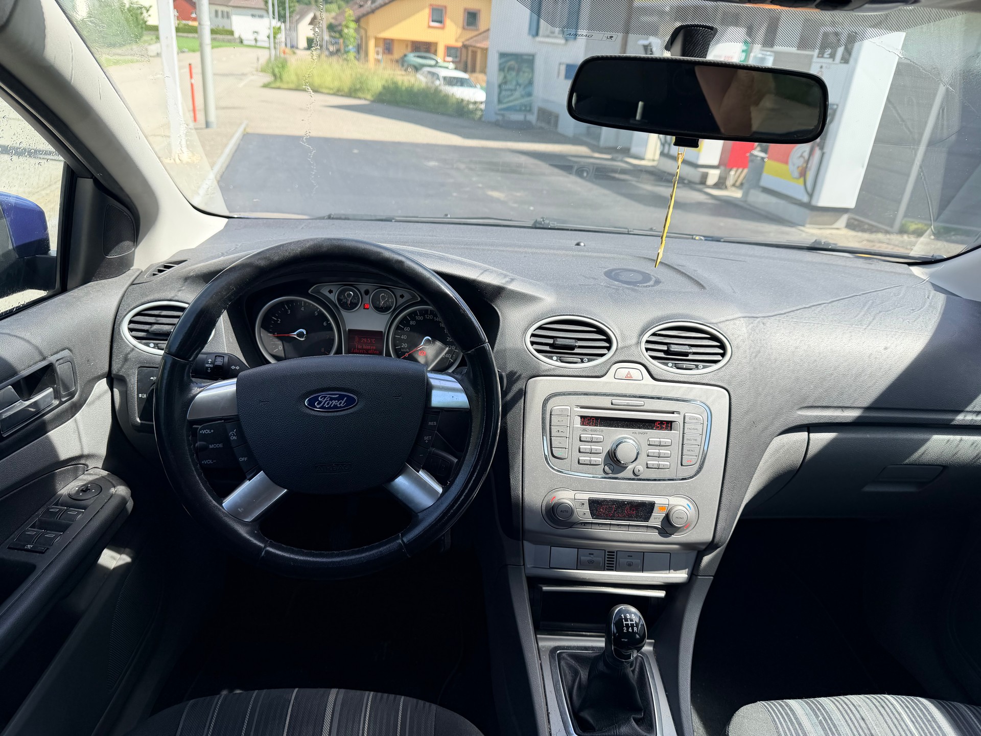 FORD Focus 1.8i Flexifuel Ambiente-image-4