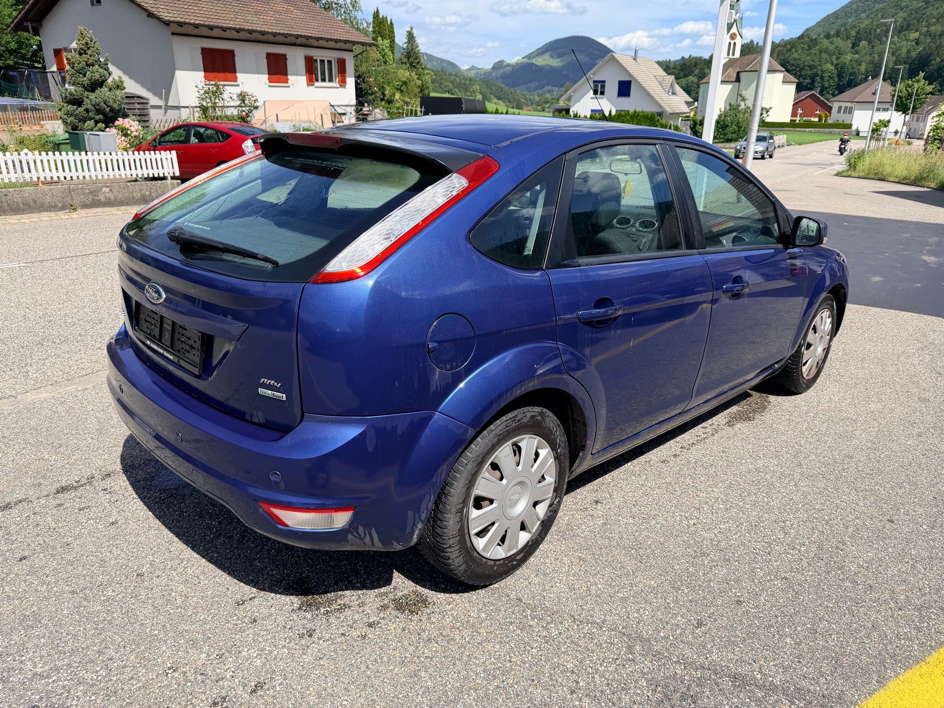 FORD Focus 1.8i Flexifuel Ambiente-image-2