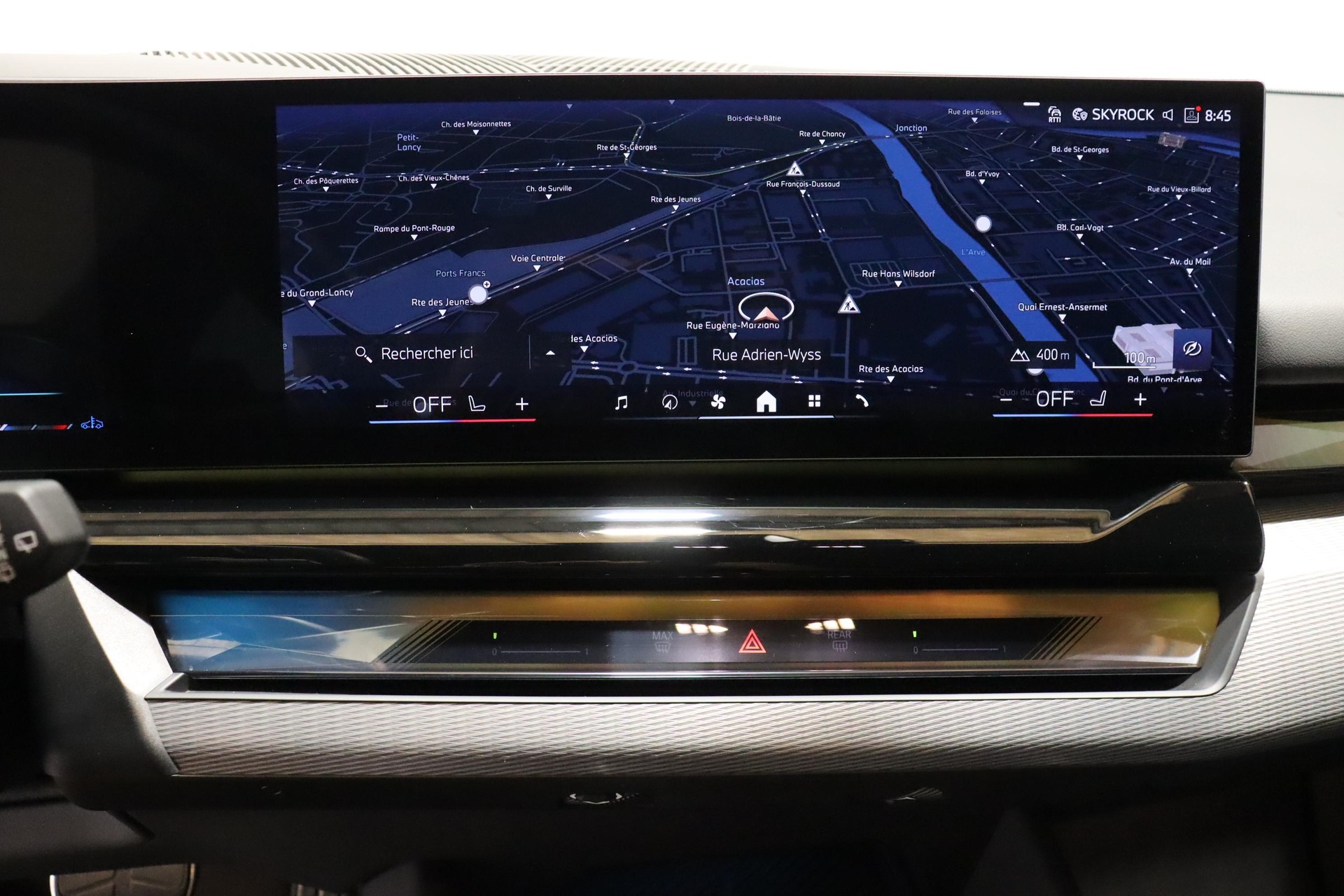 BMW 520d xDrive Touring-image-12