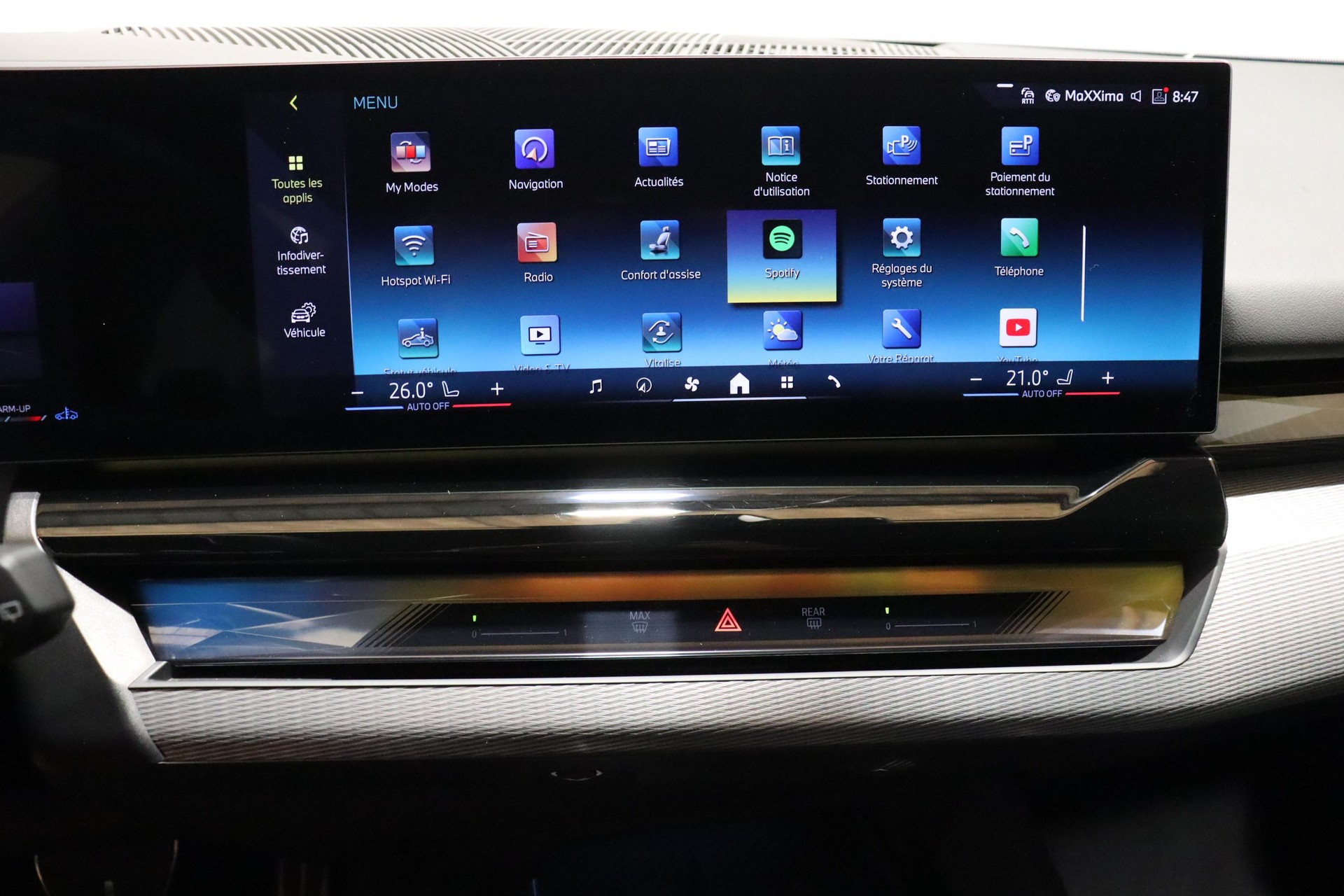 BMW 520d xDrive Touring-image-16