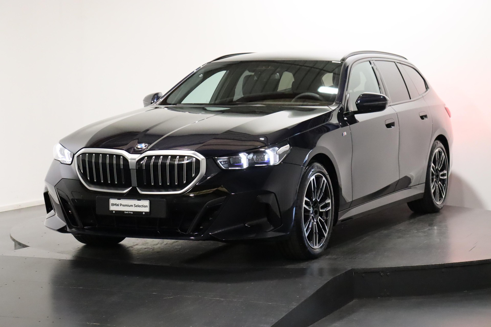 BMW 520d xDrive Touring-image-0