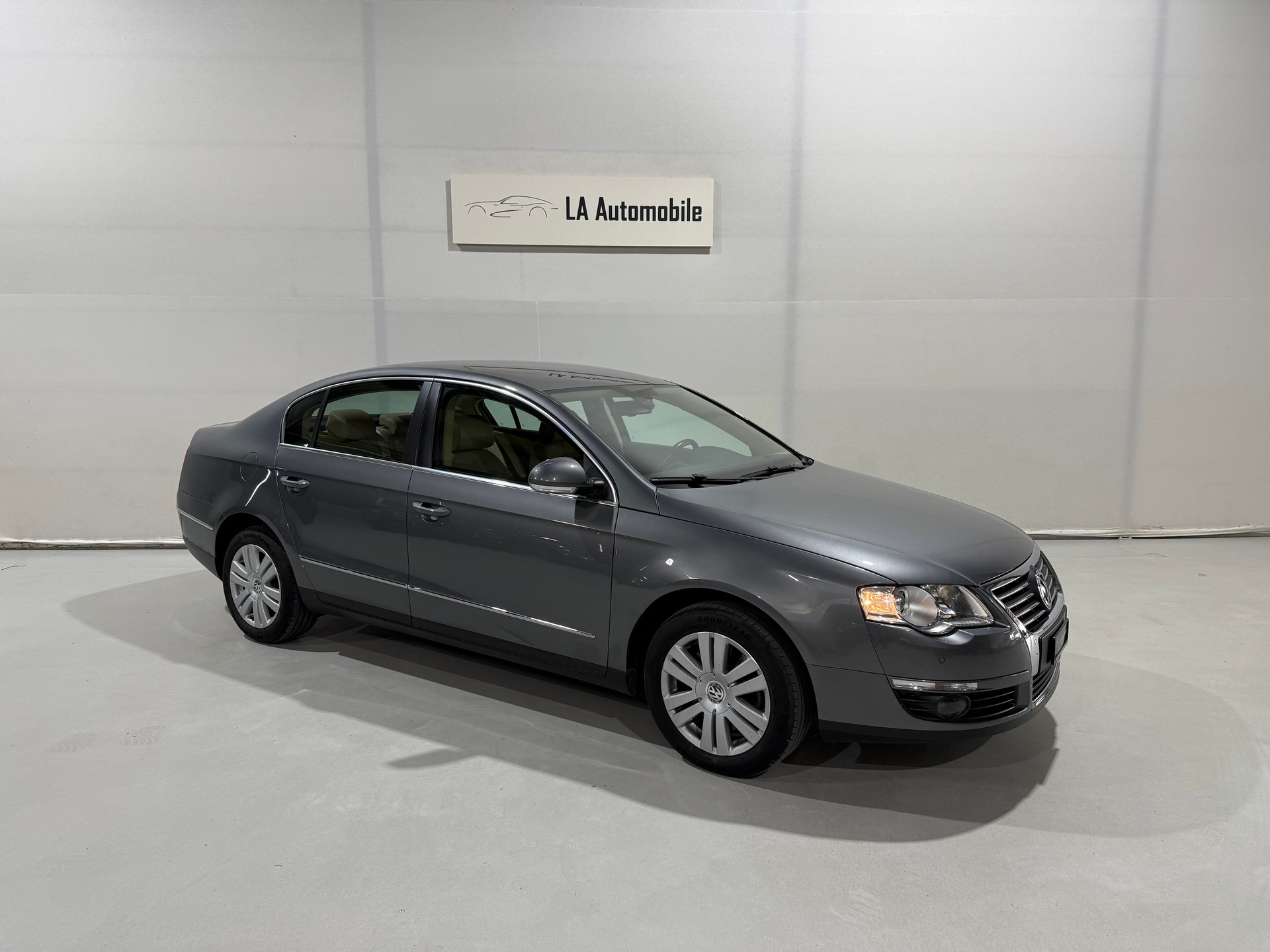VW Passat 2.0 FSI Highline-image-5