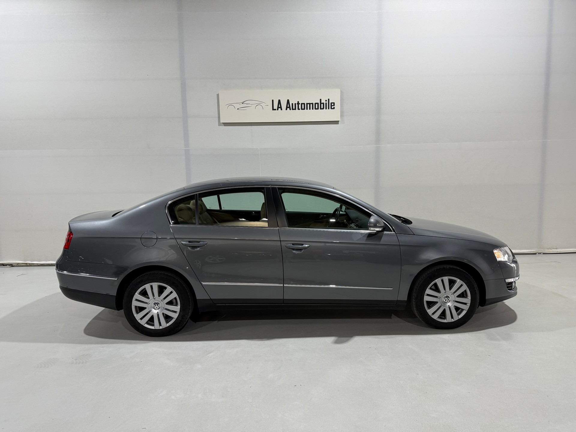 VW Passat 2.0 FSI Highline-image-6