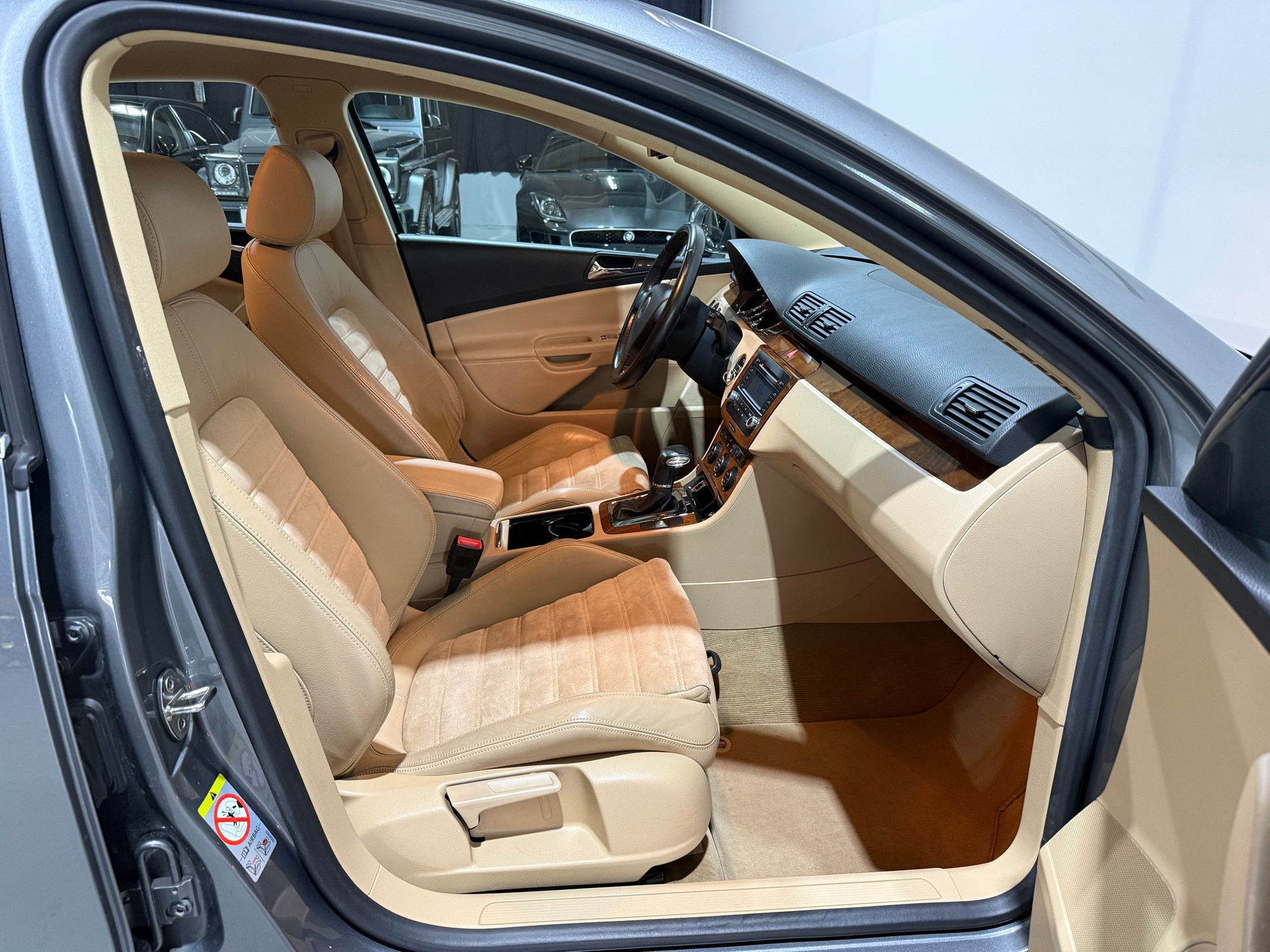 VW Passat 2.0 FSI Highline-image-12