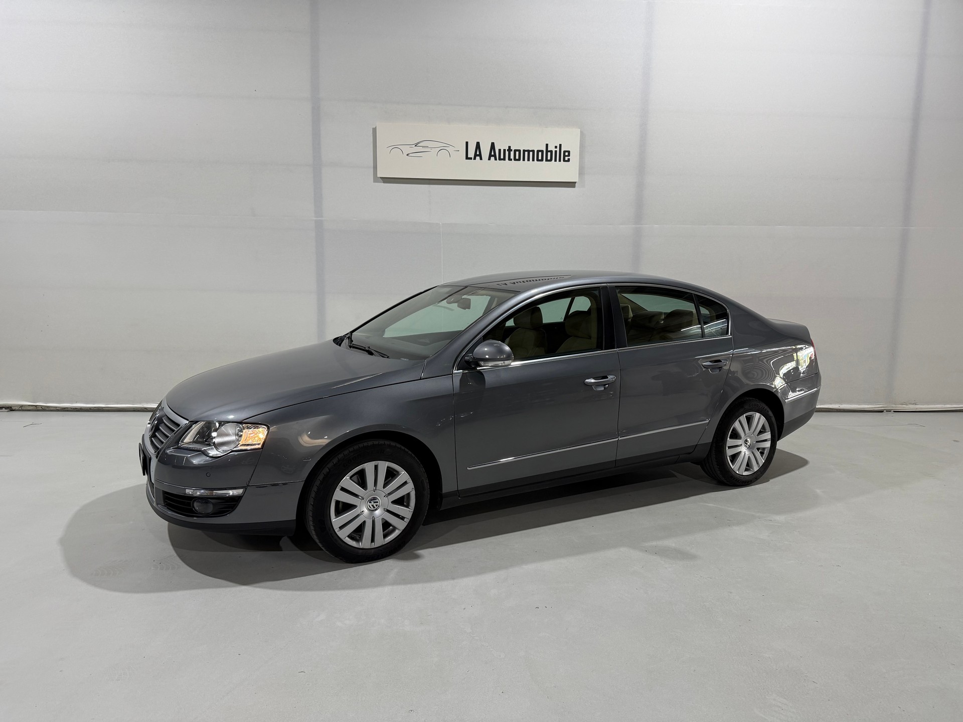 VW Passat 2.0 FSI Highline-image-1