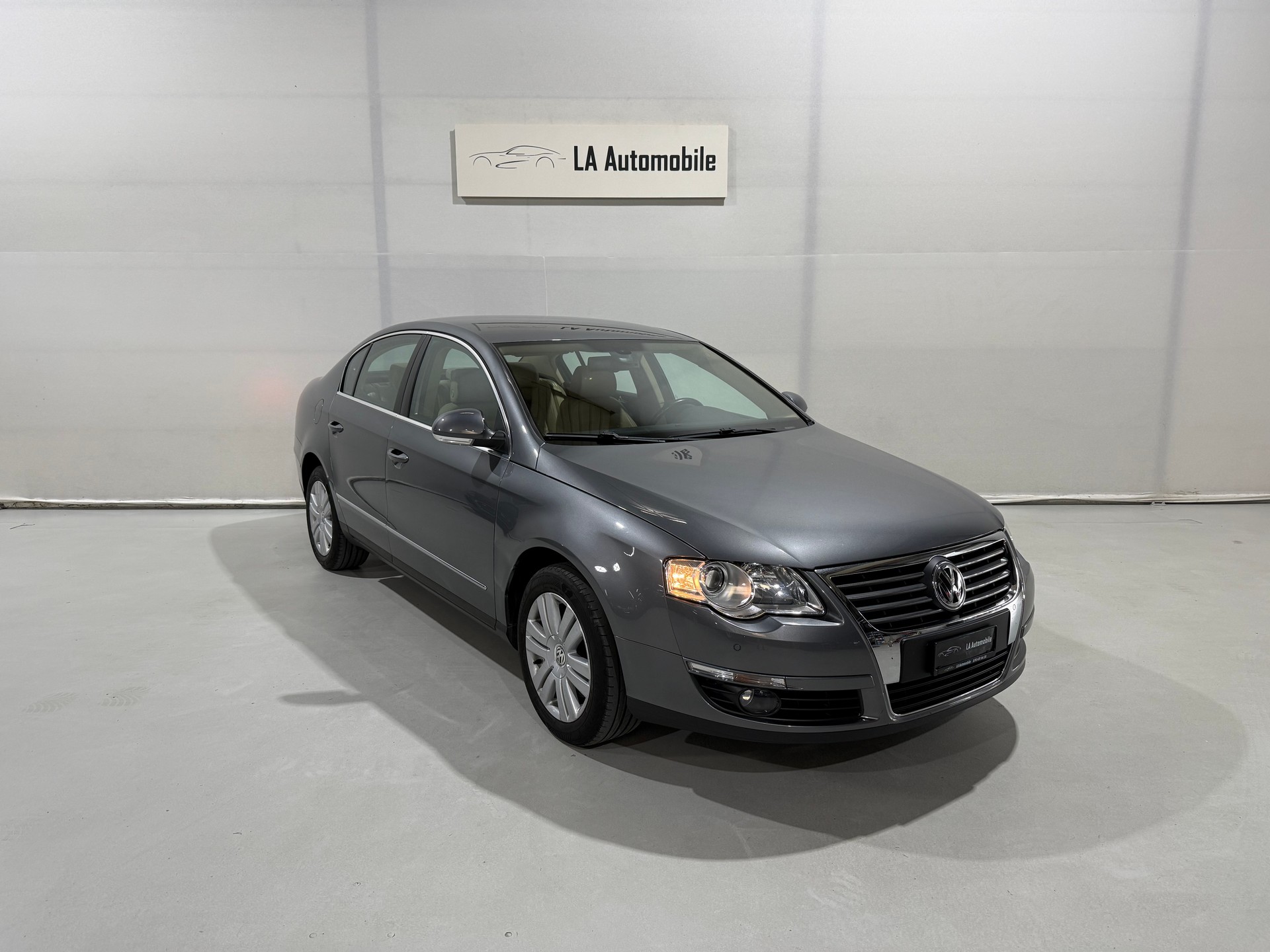 VW Passat 2.0 FSI Highline-image-4