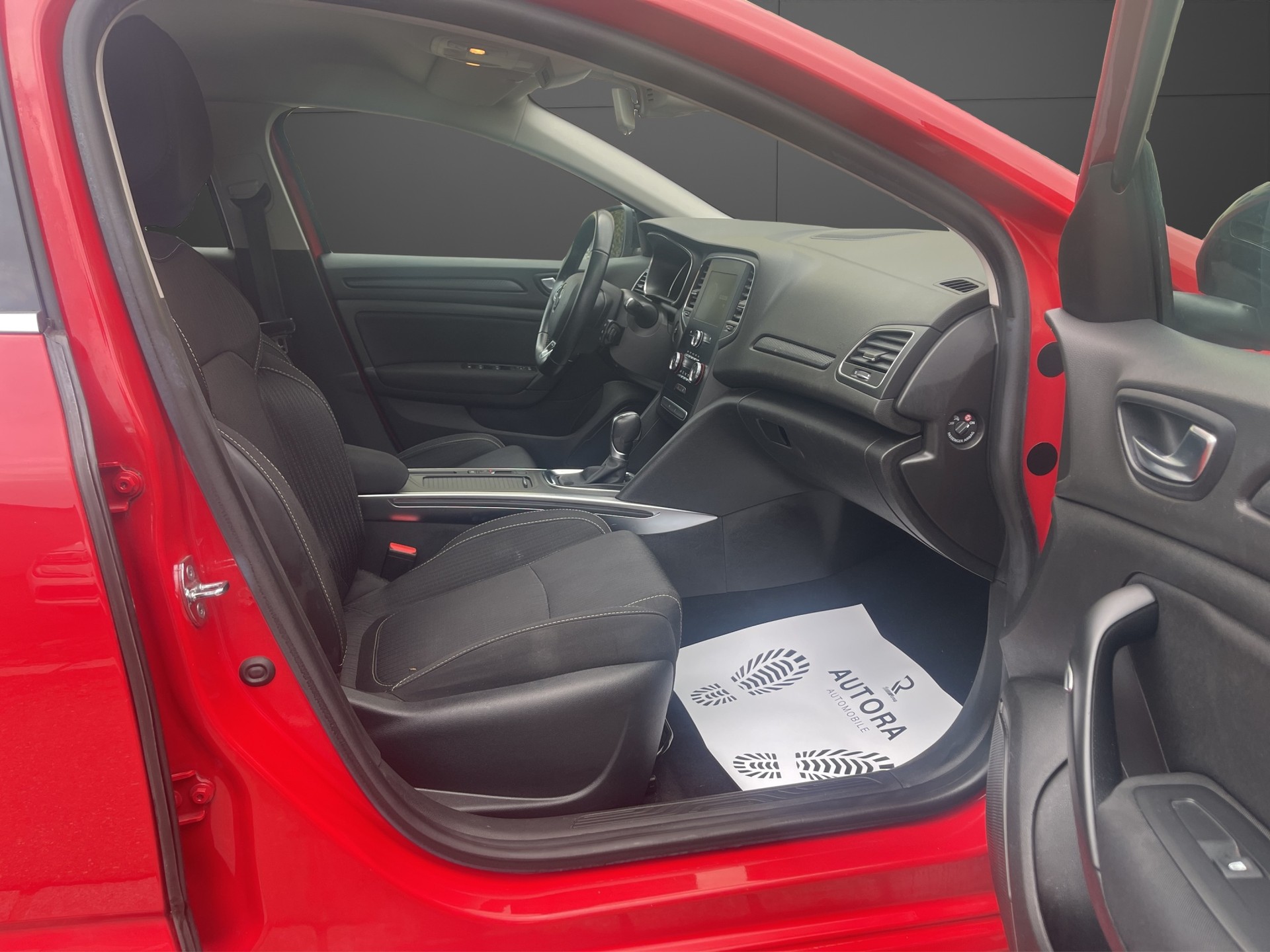 RENAULT Mégane Grandtour 1.5 dCi GT Line EDC-image-12