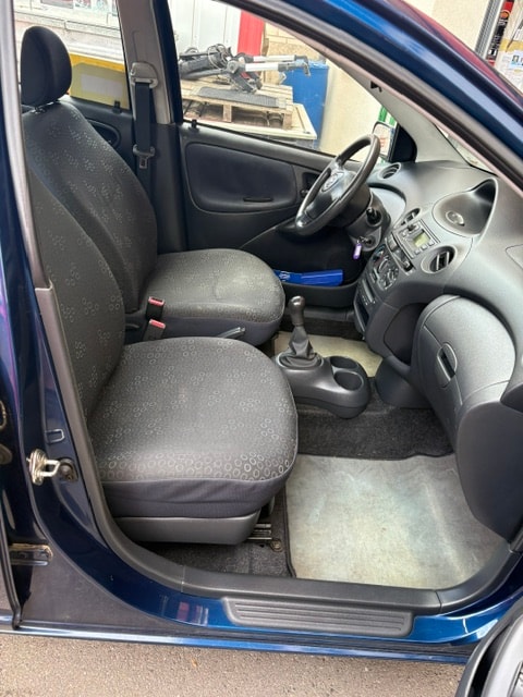 TOYOTA Yaris 1.3 Linea Sol-image-12