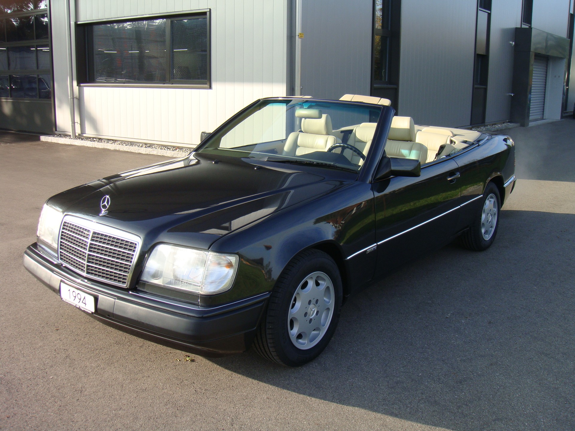 MERCEDES-BENZ 300 CE-24 Cabrio-image-10