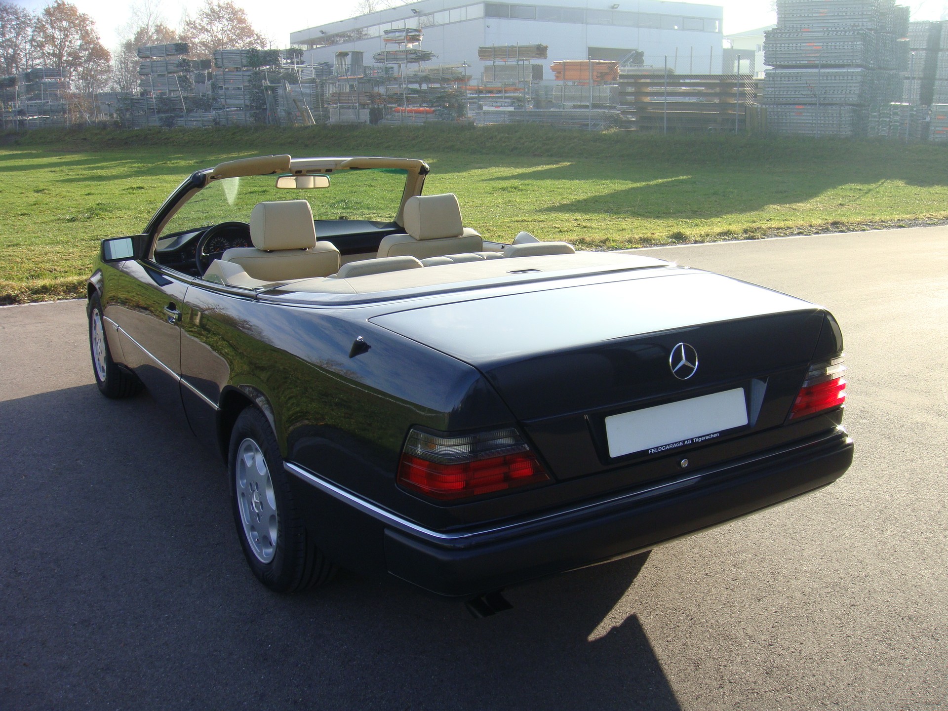 MERCEDES-BENZ 300 CE-24 Cabrio-image-13