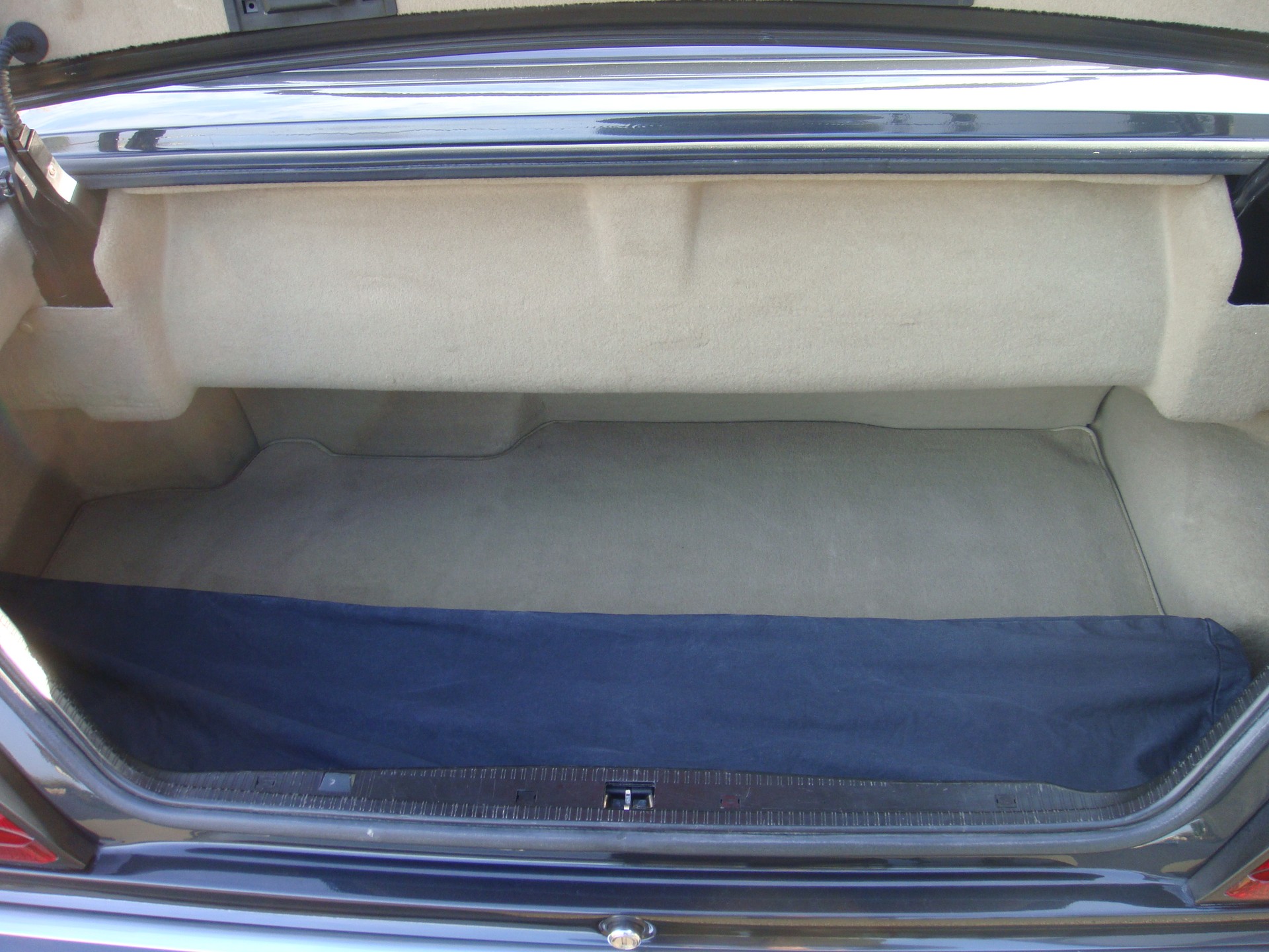 MERCEDES-BENZ 300 CE-24 Cabrio-image-7