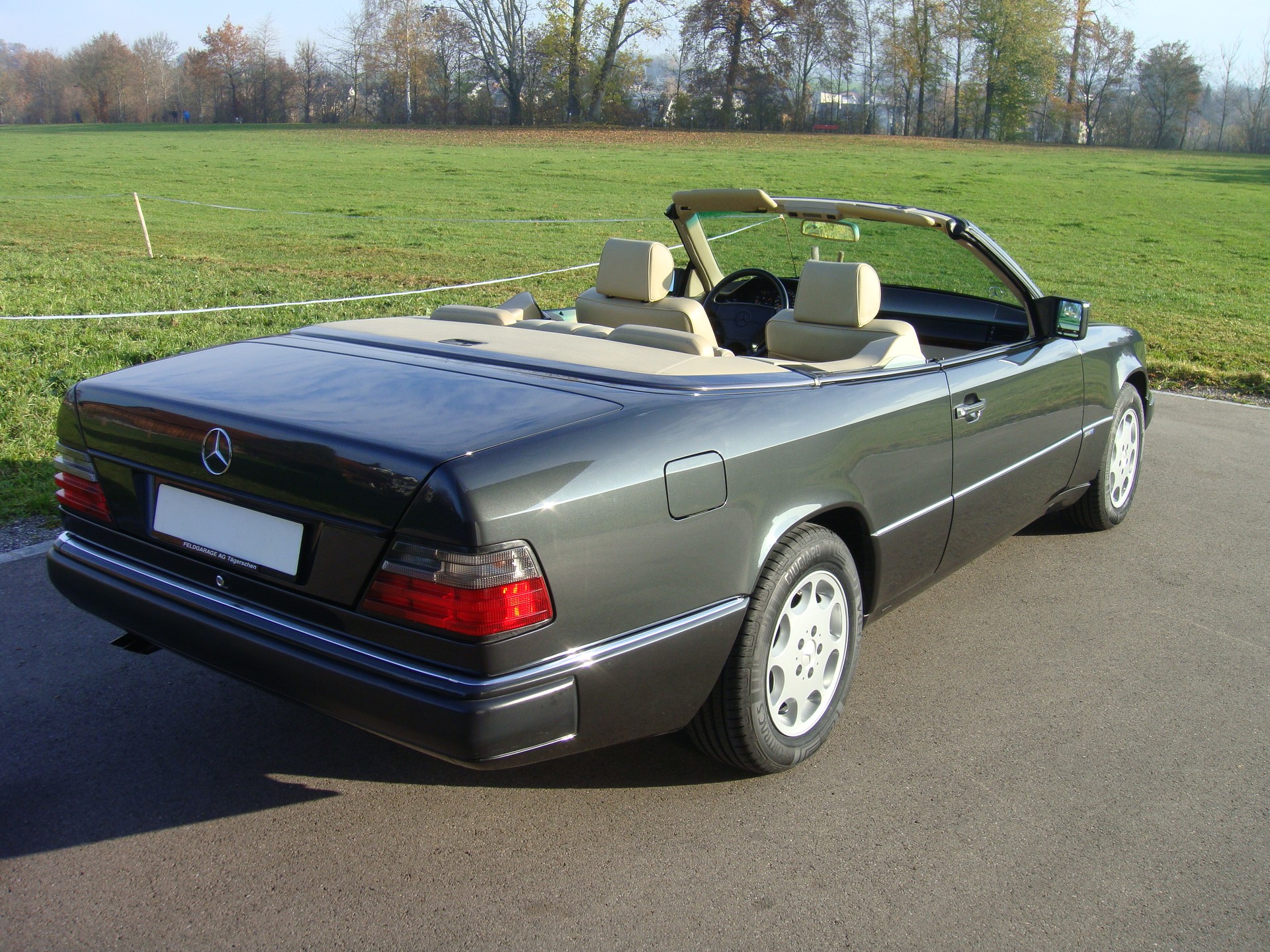 MERCEDES-BENZ 300 CE-24 Cabrio-image-12