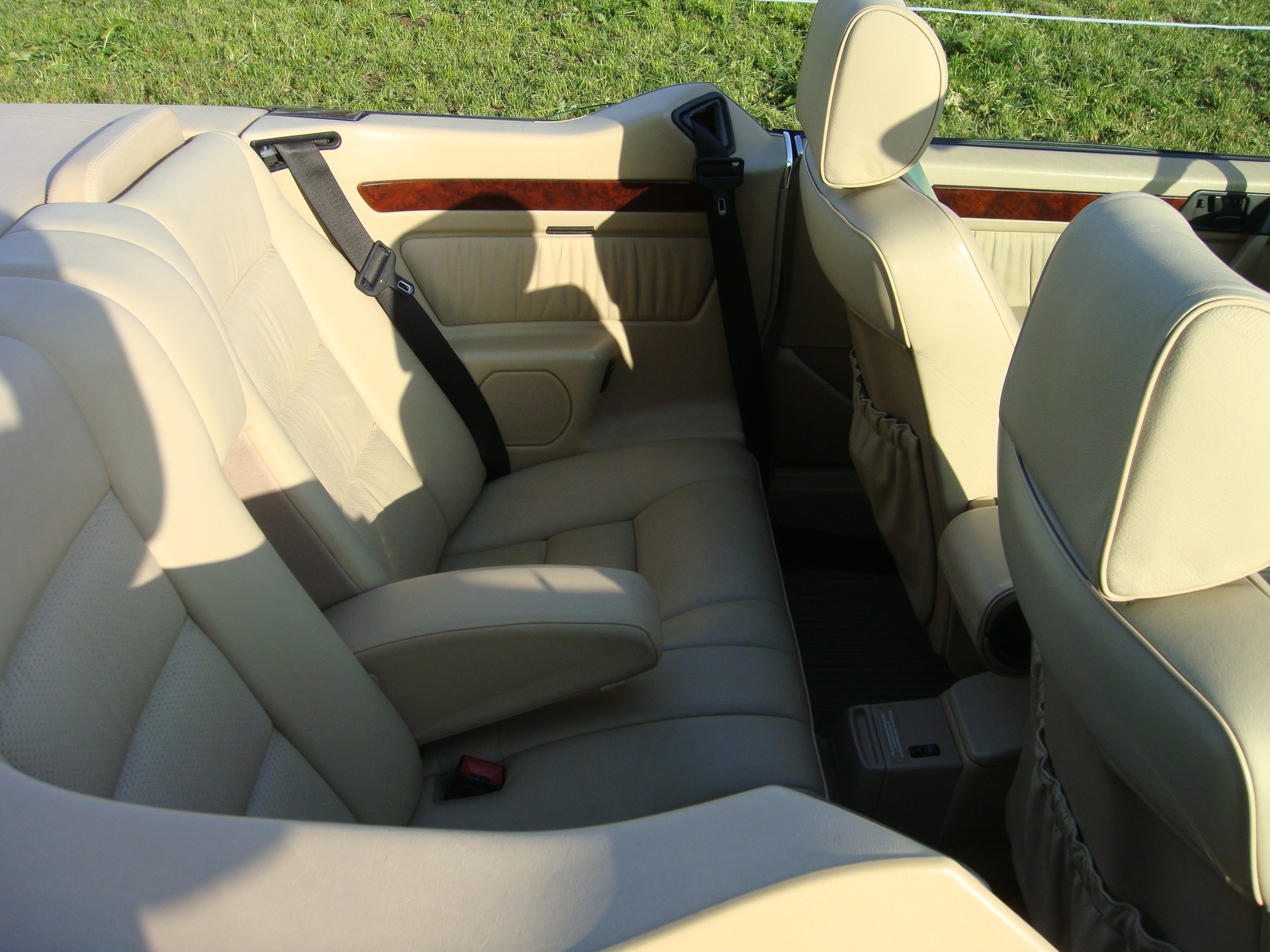 MERCEDES-BENZ 300 CE-24 Cabrio-image-17