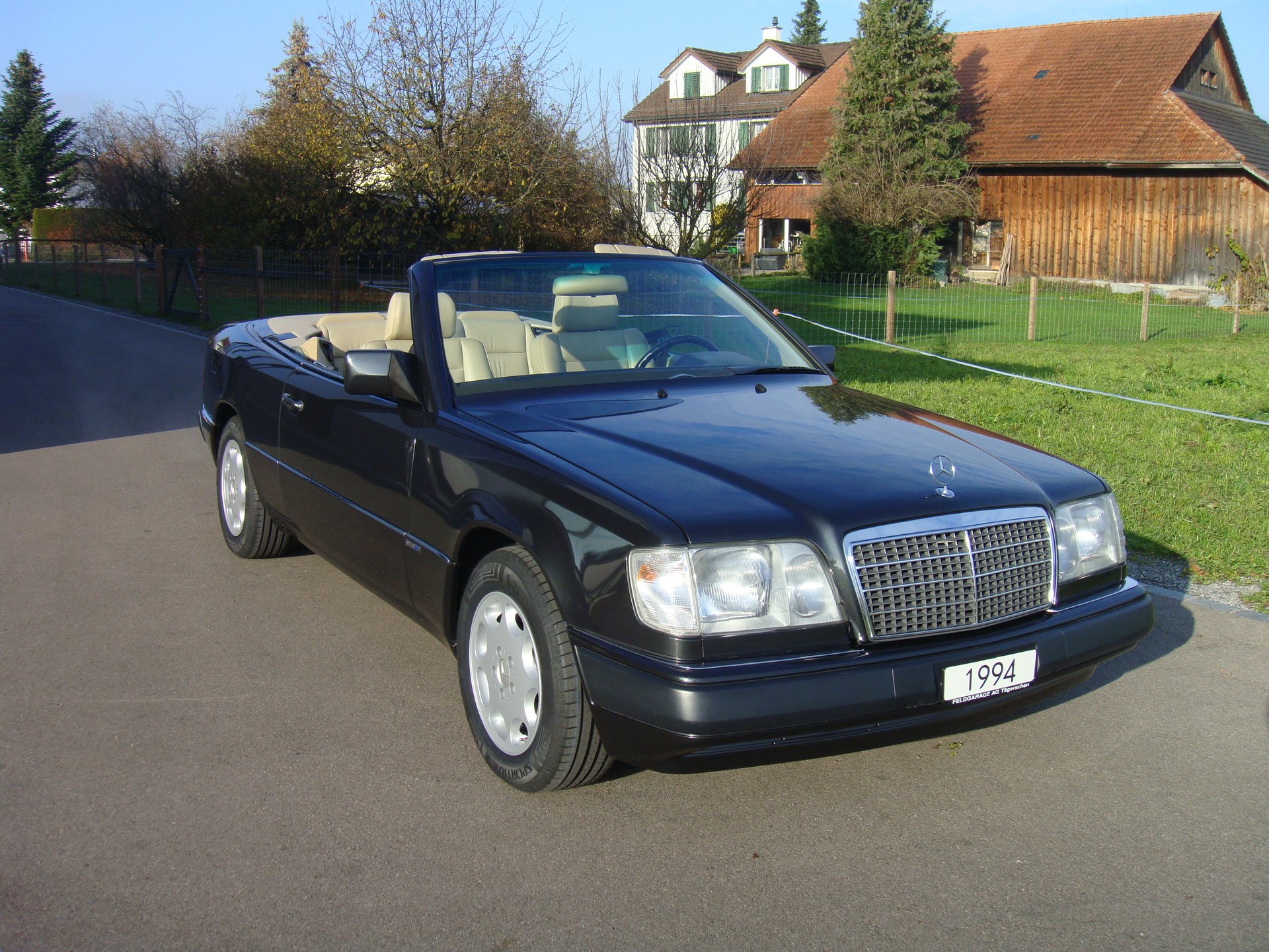 MERCEDES-BENZ 300 CE-24 Cabrio-image-9