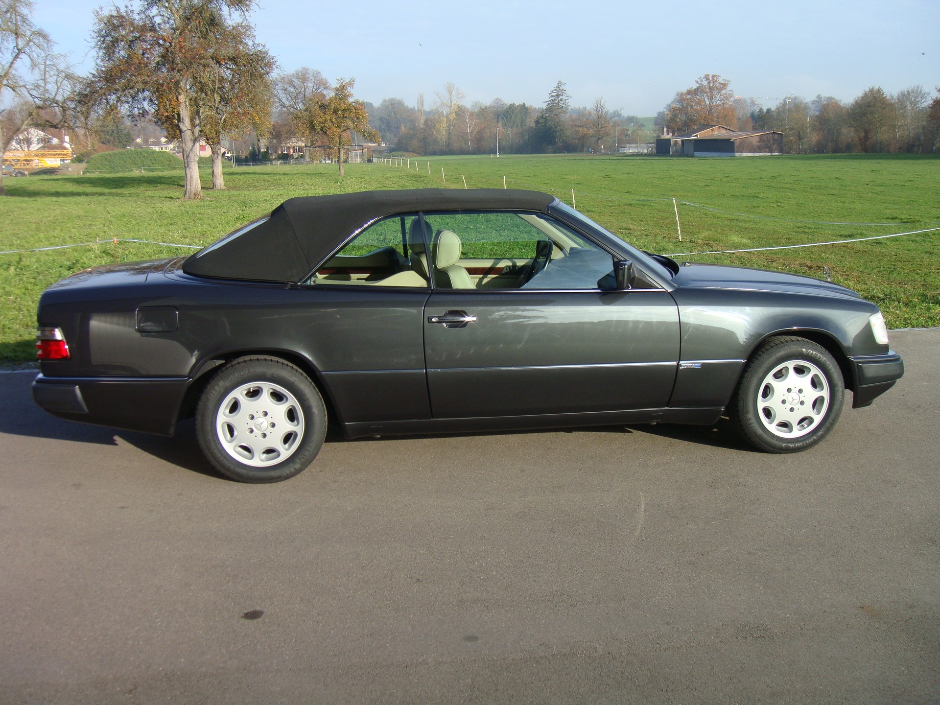 MERCEDES-BENZ 300 CE-24 Cabrio-image-2