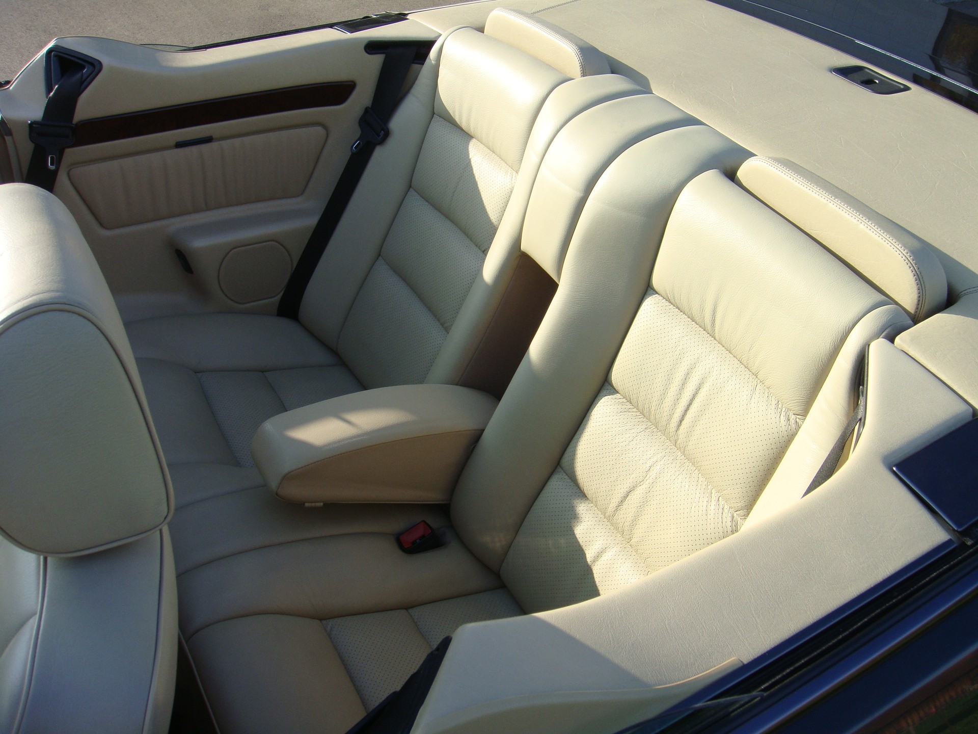 MERCEDES-BENZ 300 CE-24 Cabrio-image-15