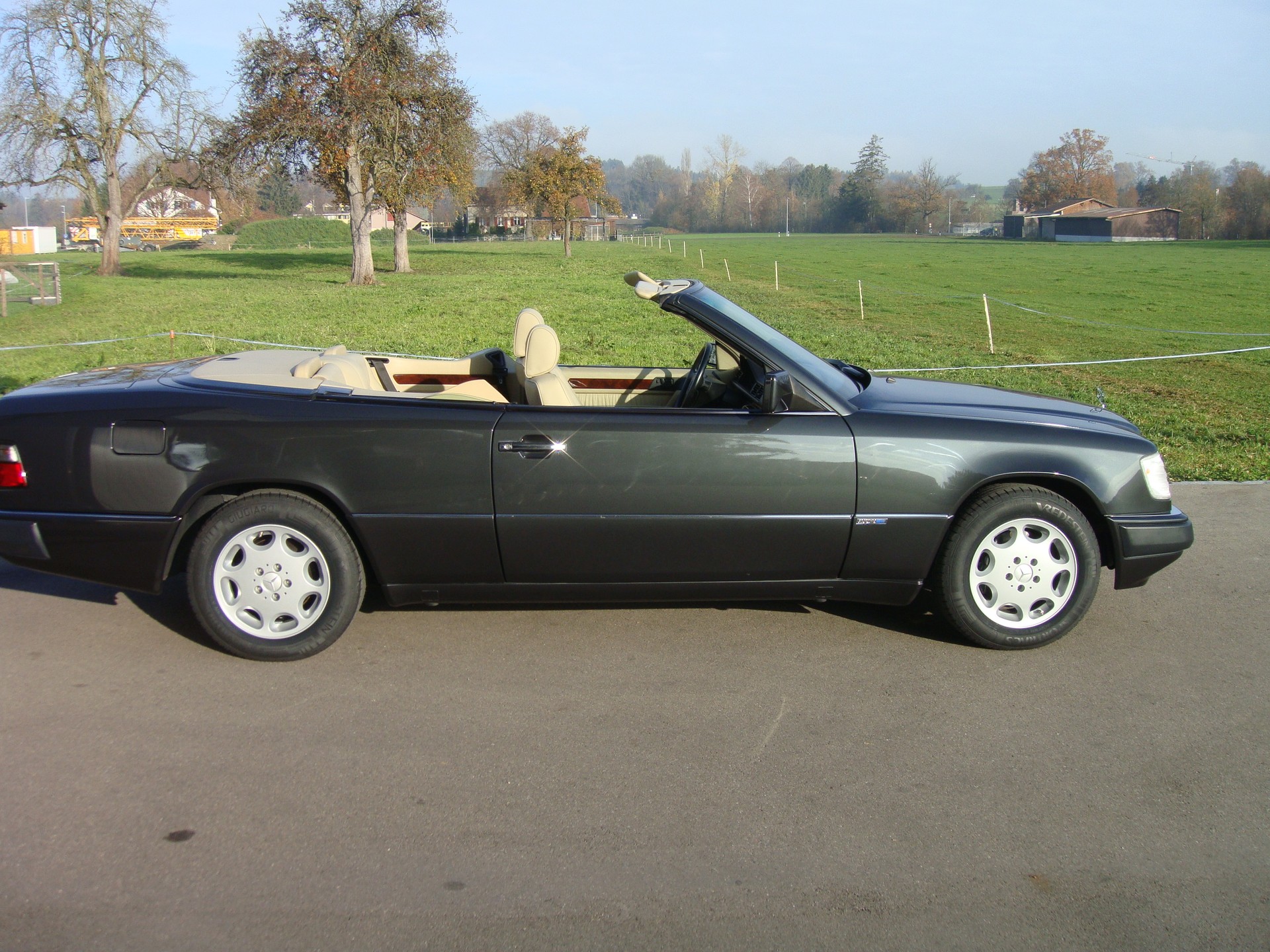 MERCEDES-BENZ 300 CE-24 Cabrio-image-11