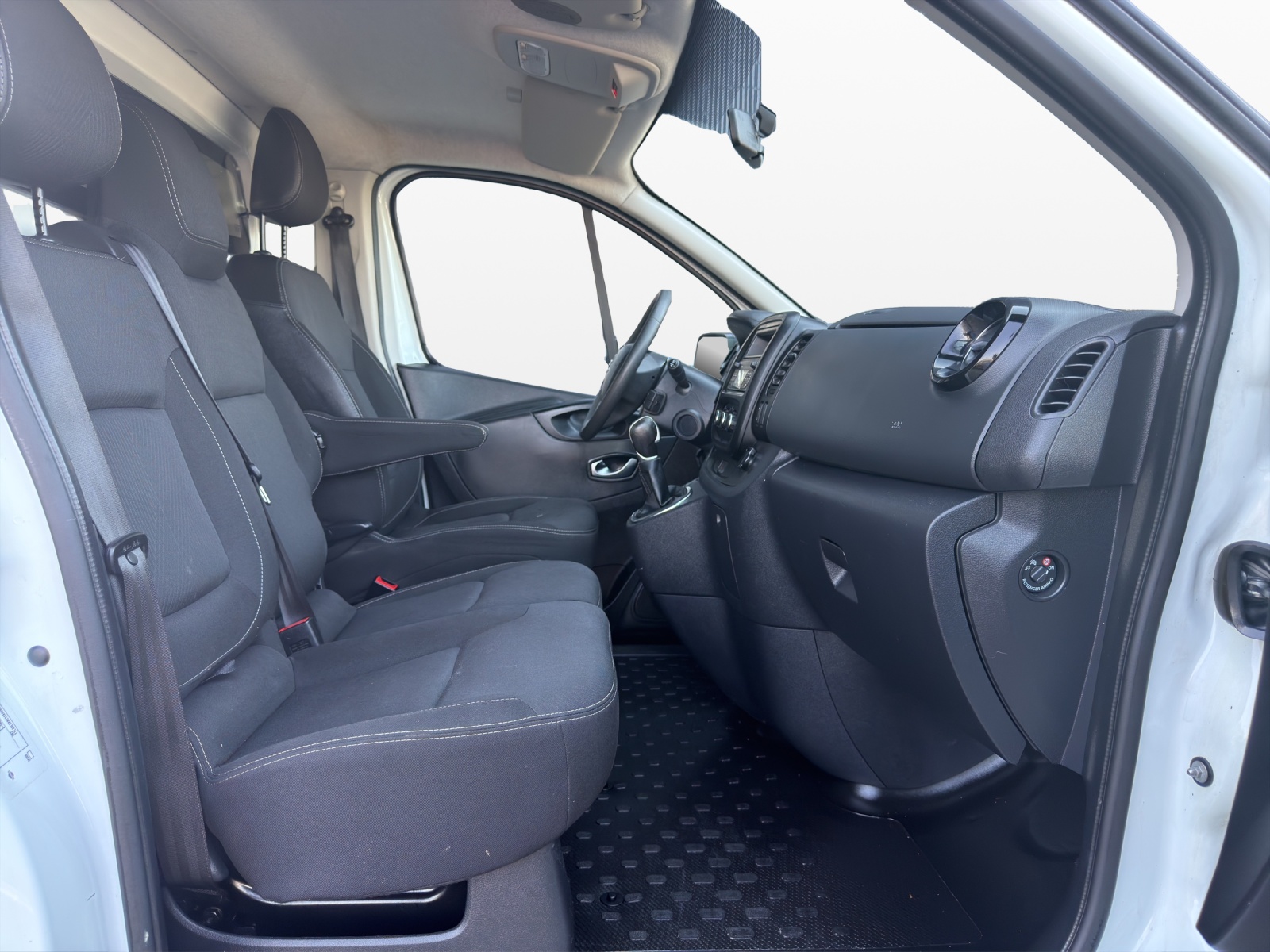 NISSAN NV300 dCi 145 2.9 L2H1 Comfort DCT-image-13