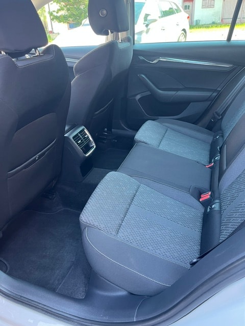 SKODA Octavia Combi 2.0 TDI Style DSG-image-8