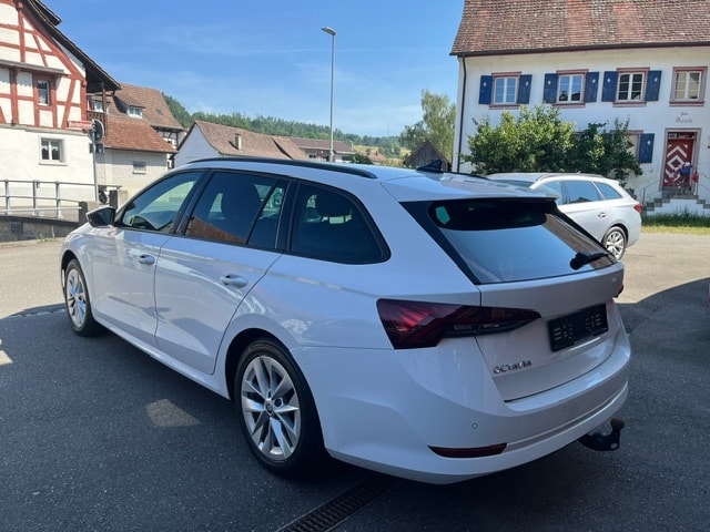 SKODA Octavia Combi 2.0 TDI Style DSG-image-3
