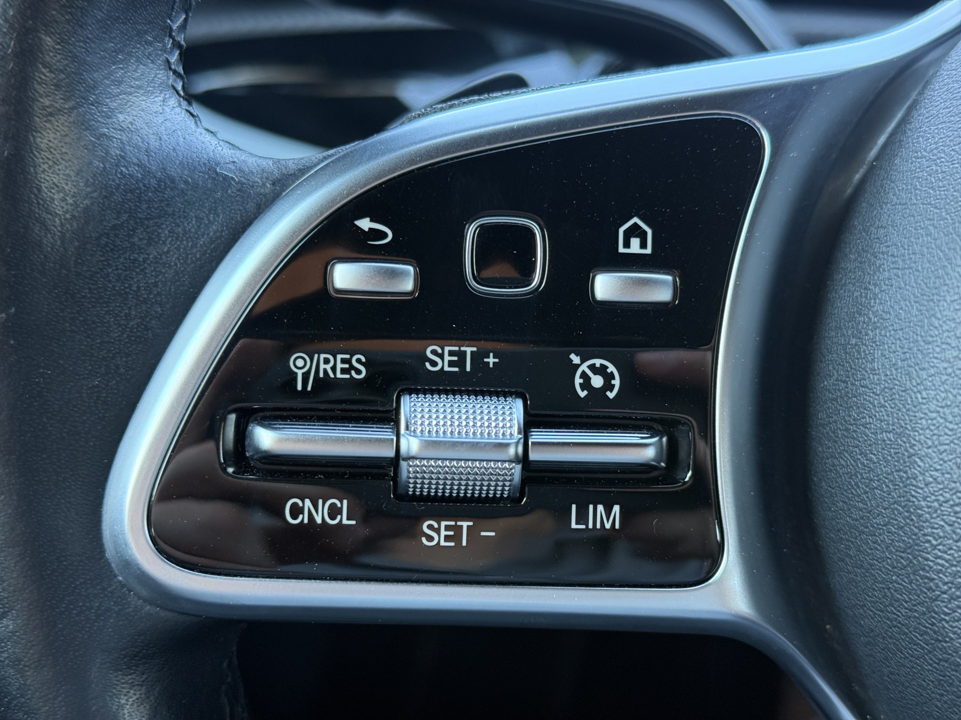 MERCEDES-BENZ A 250 4Matic Progressive 7G-DCT-image-15